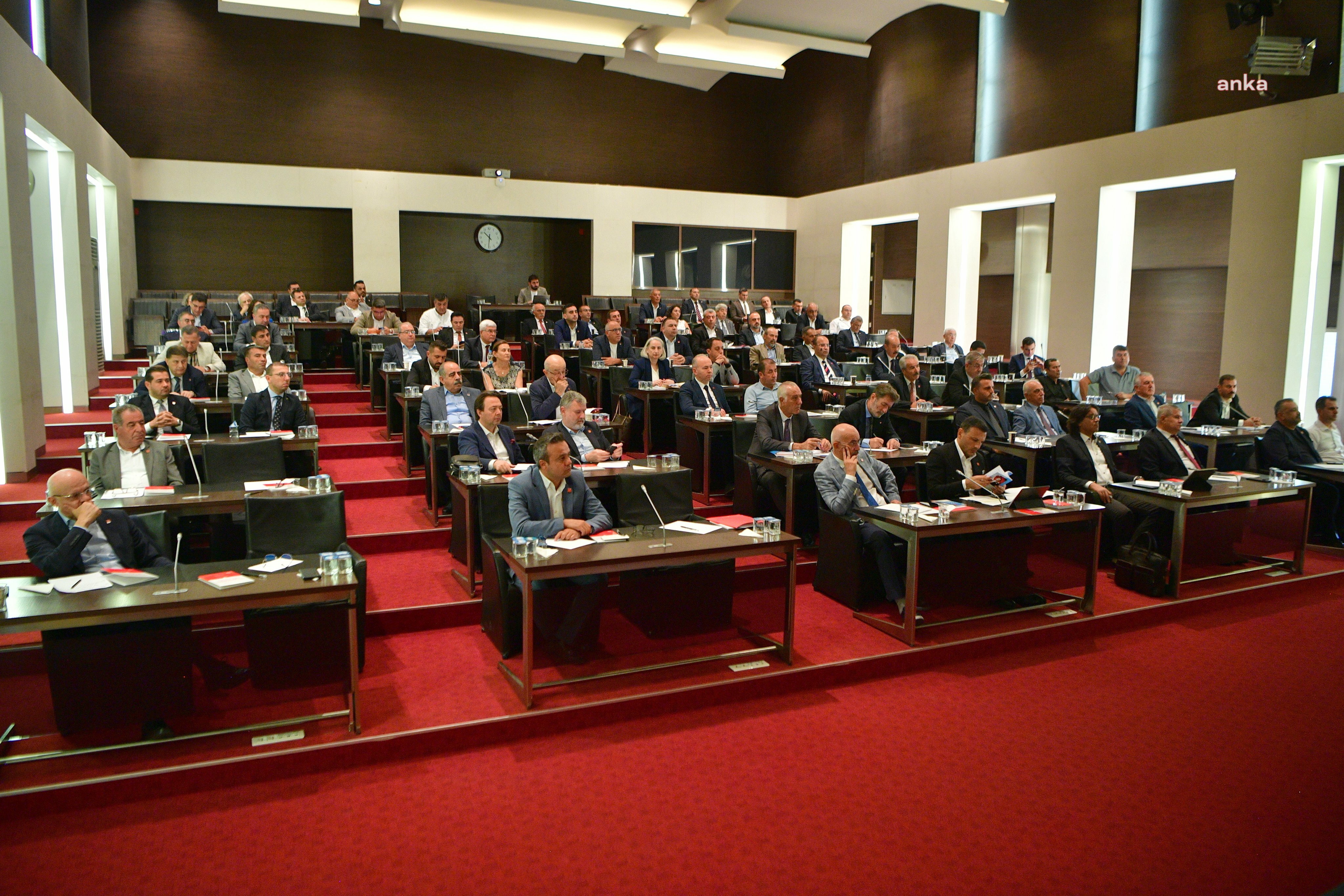 CHP’nin tüzük hazırlık komisyonu toplantısı sona erdi... Taslak metin komisyon üyeleri tarafından oy birliğiyle kabul edildi