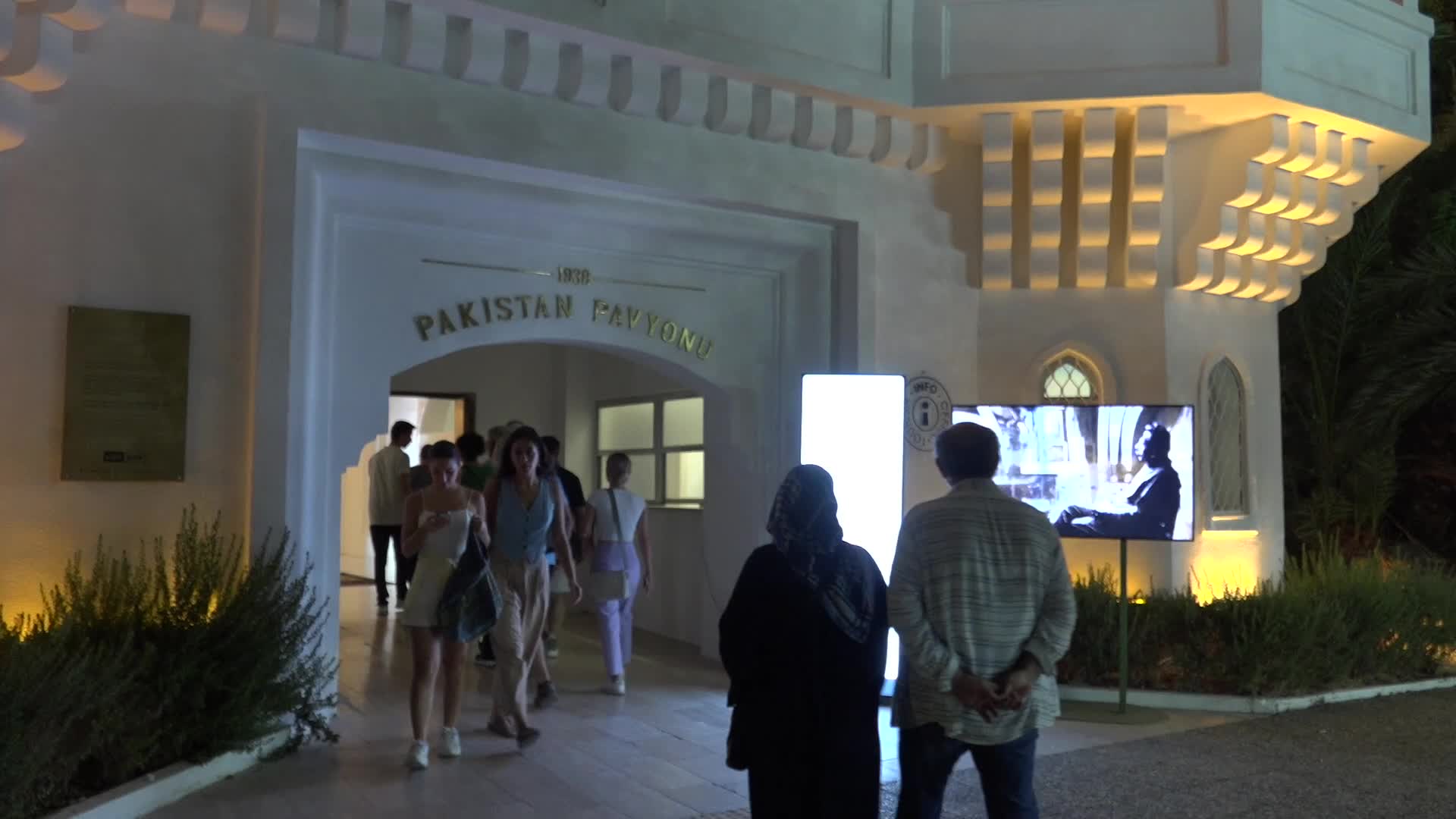 Ressam Nuri İyem’in eserleri, 93. İzmir Enternasyonal Fuarı’nda