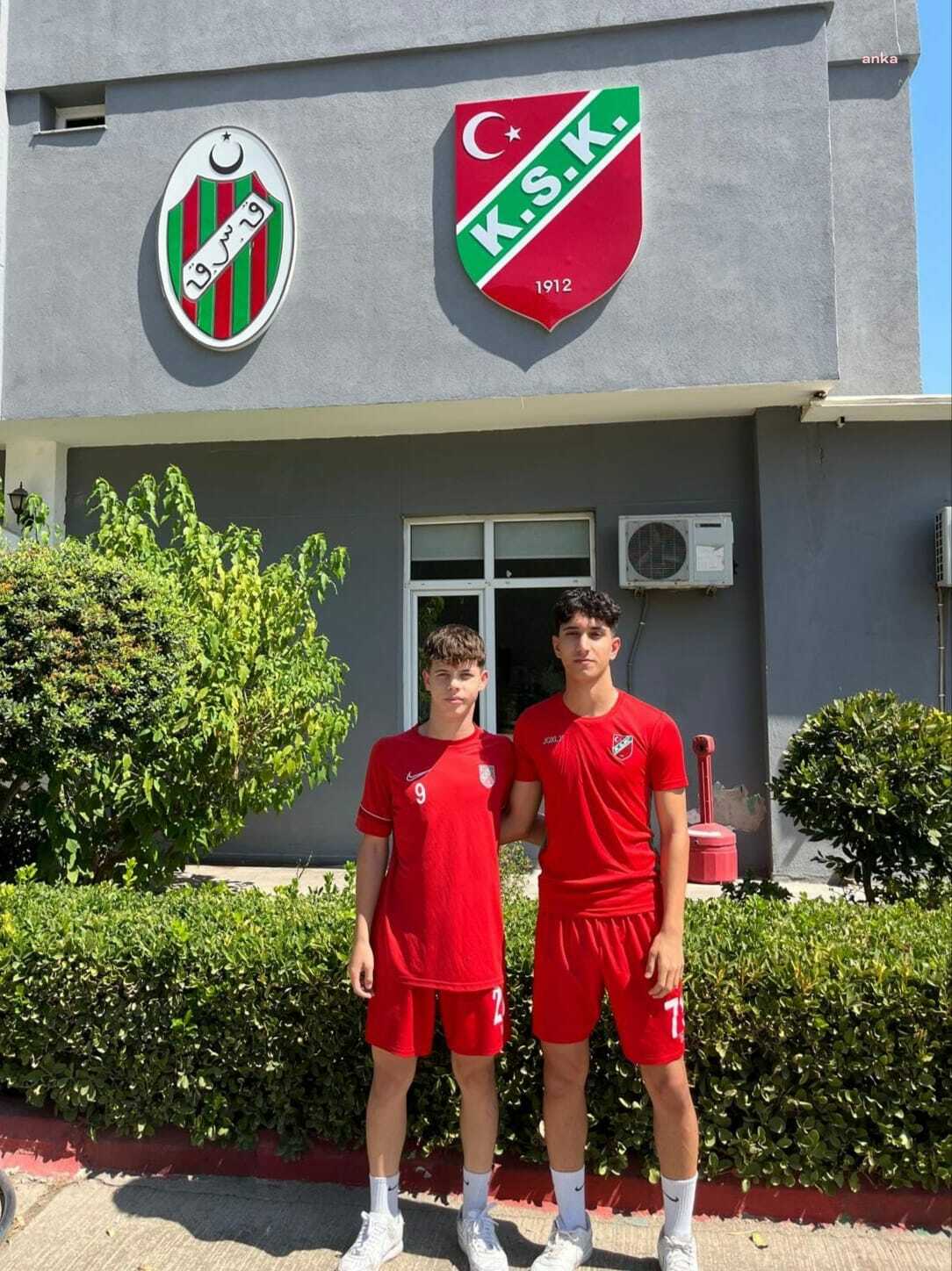 Yunusemre Belediyespor'un genç futbolcuları Karşıyaka’ya transfer oldu