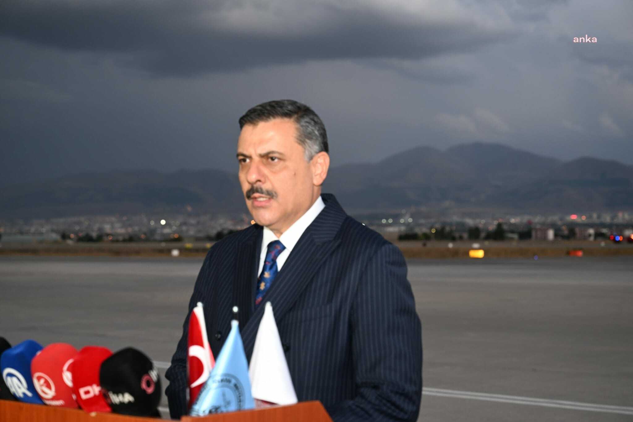 Erzurum'a acil iniş yapan uçak... Vali Çiftçi: "Ekiplerimiz tam teçhizatlı bir şekilde gerekli tedbirleri aldı"