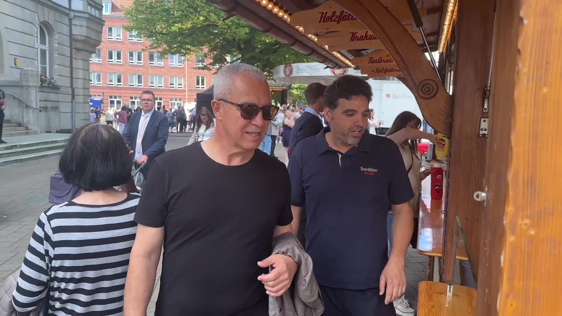Alanya Belediye Başkanı Özçelik, kardeş şehir Gladbeck'te düzenlenen Elma Festivali'ne katıldı