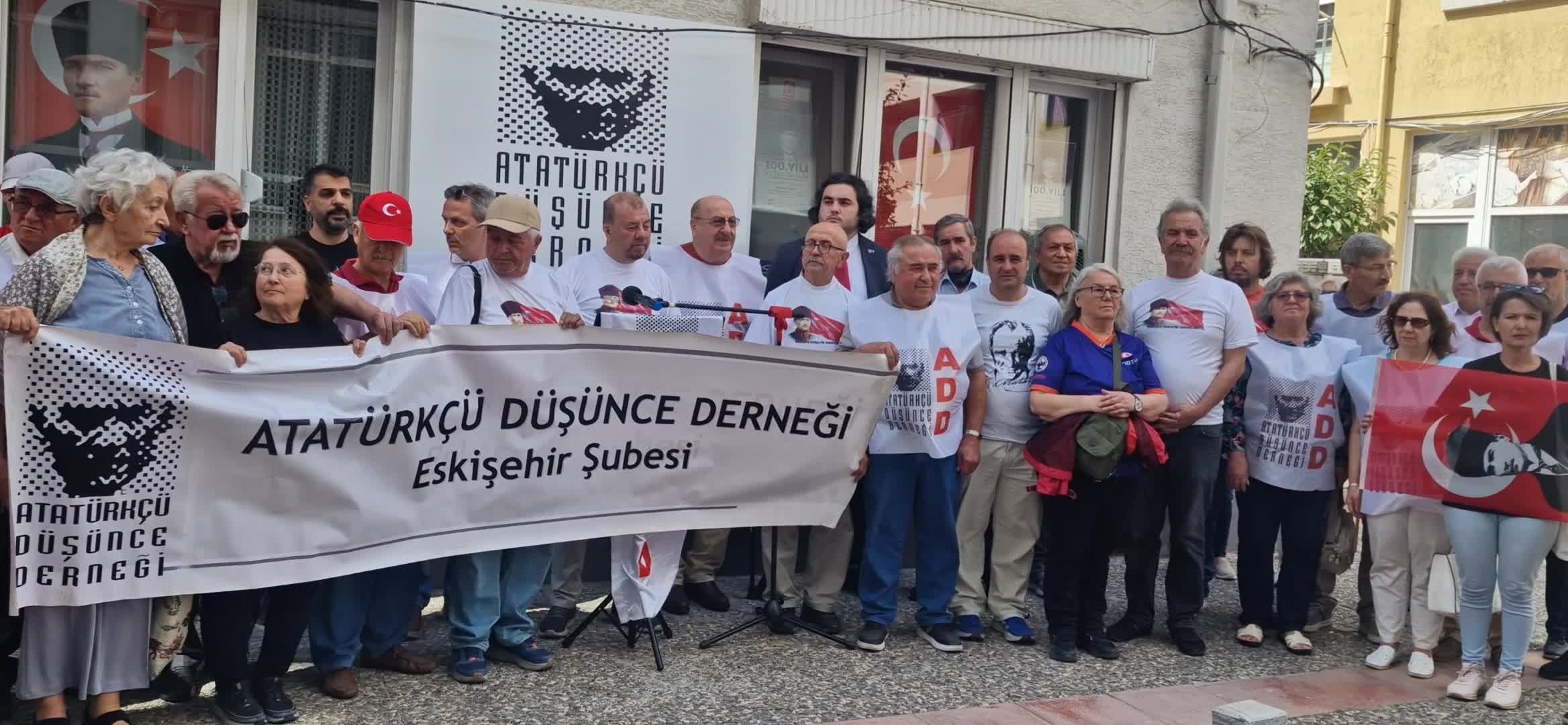 ADD Eskişehir Şubesi’nden teğmenlere destek açıklaması: “68 bin üyemizle yürekten alkışlıyoruz”