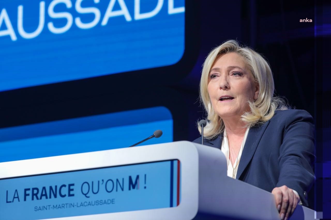 Yüz binlerce sol görüşlü Fransız, Barnier’ın başbakan olarak atanmasını protesto etti. Aşırı sağcı Le Pen ise “Macron'un Barnier'i seçmesinde rol oynadığı" iddiasını reddetti