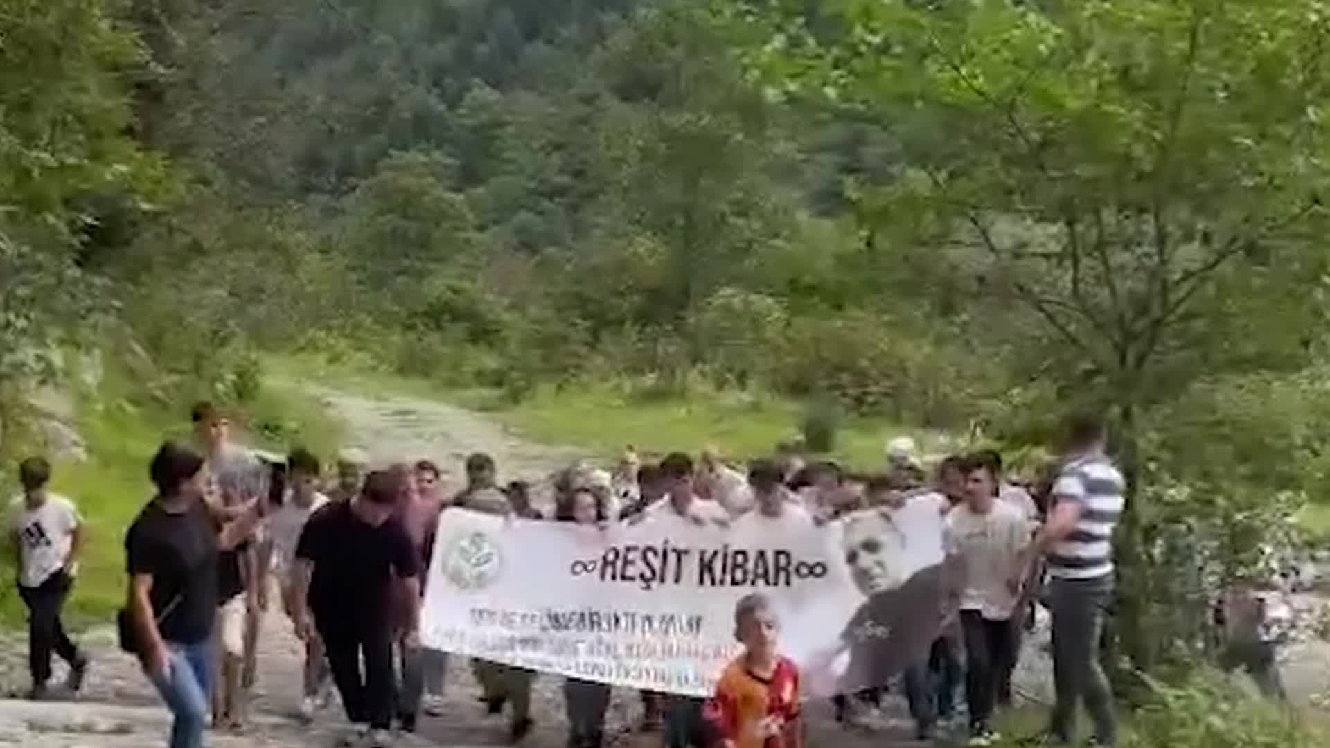 Cankurtaran'da, Reşit Kibar, Metin Lokumcu ve Narin Güran anısına üç fidan...