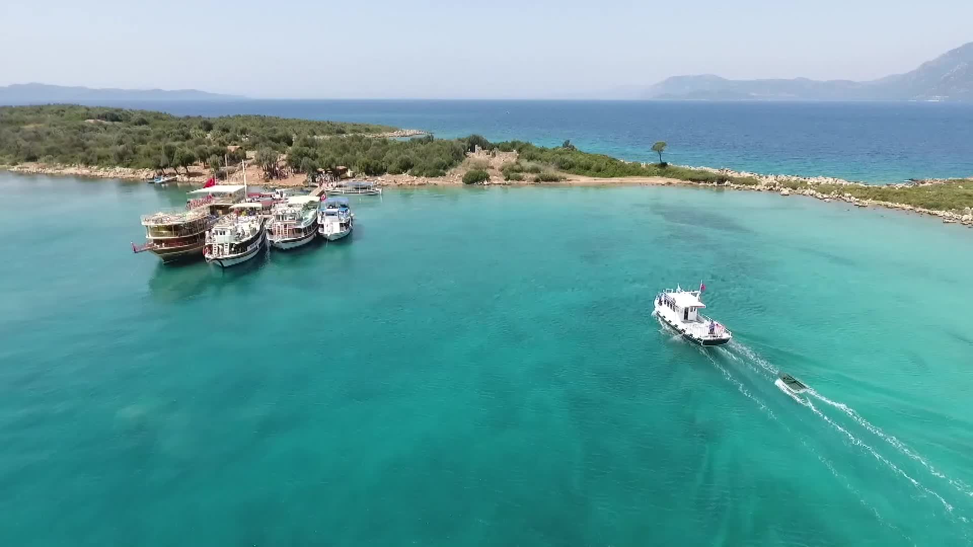 Muğla Büyükşehir Belediyesi, teknelerden 5 milyon litre atık su topladı
