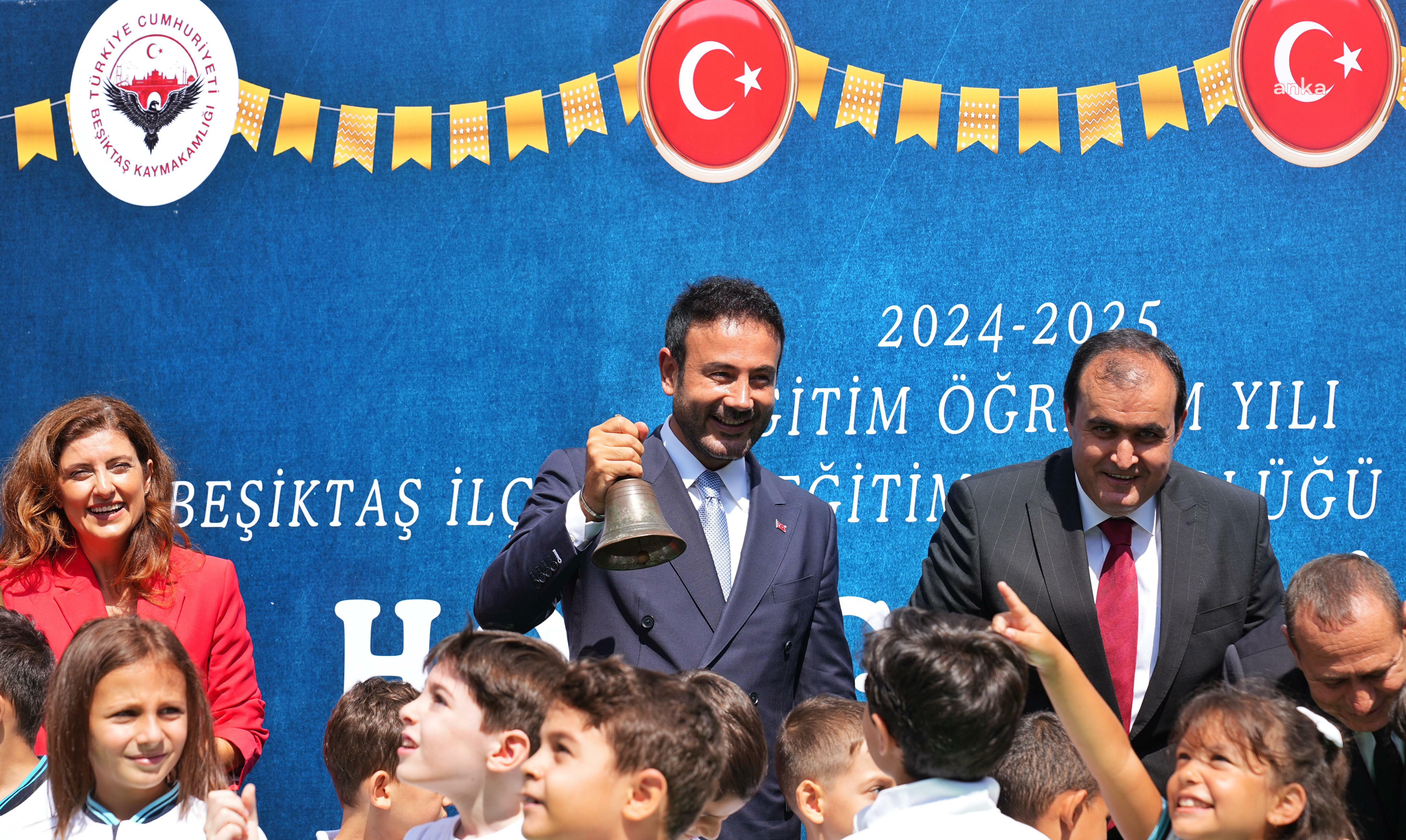 Beşiktaş'ta yeni eğitim öğretim yılı nedeniyle 100’ncü Yıl Mustafa Kemal İlkokulu'nda tören düzenlendi