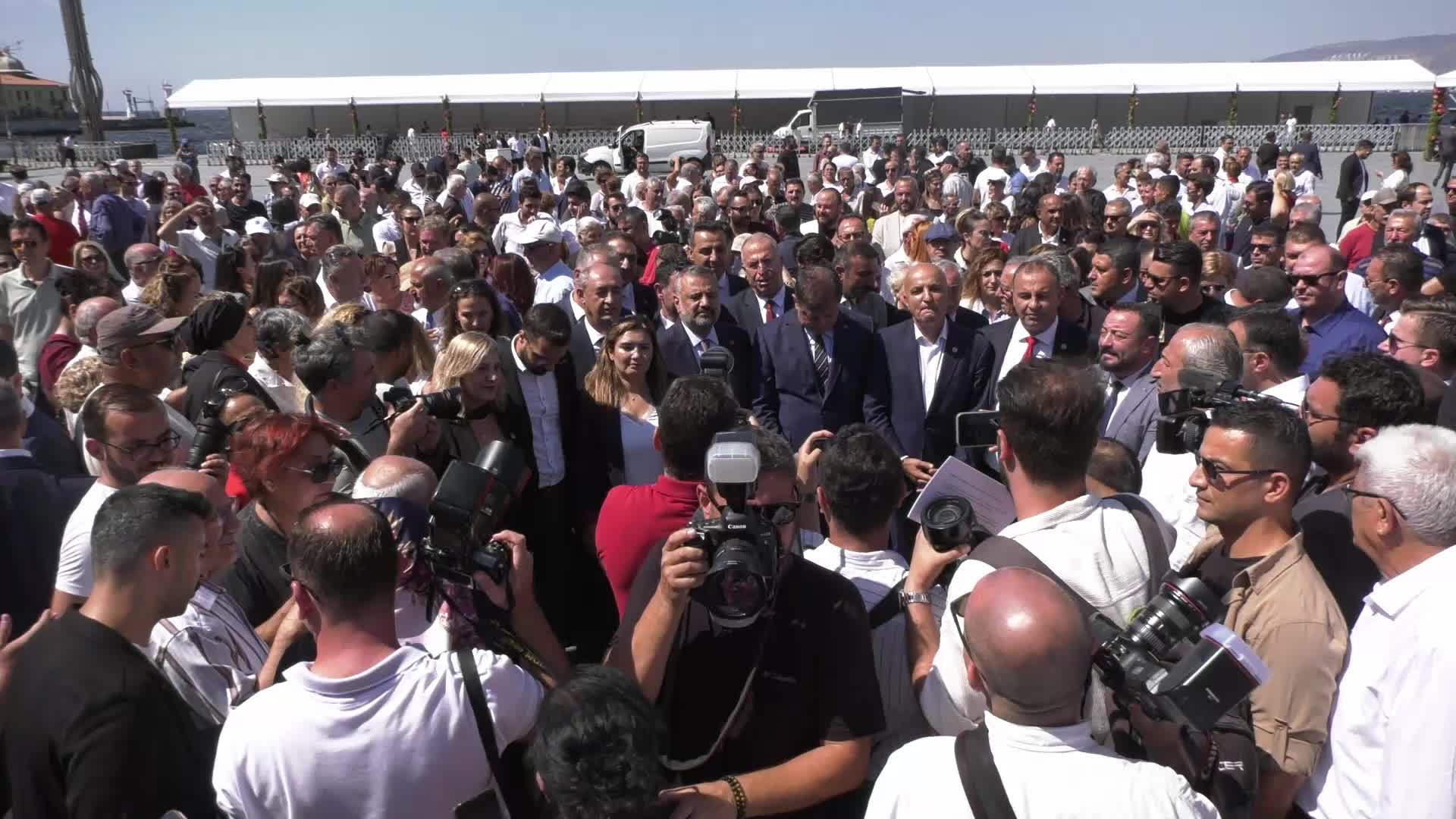 CHP İzmir'den çifte kutlama... Cemil Tugay: "Biz artık iktidar olmaya karar vermiş bir partiyiz. İktidar olmaktan kimsenin alıkoyamayacağı bir partiyiz"