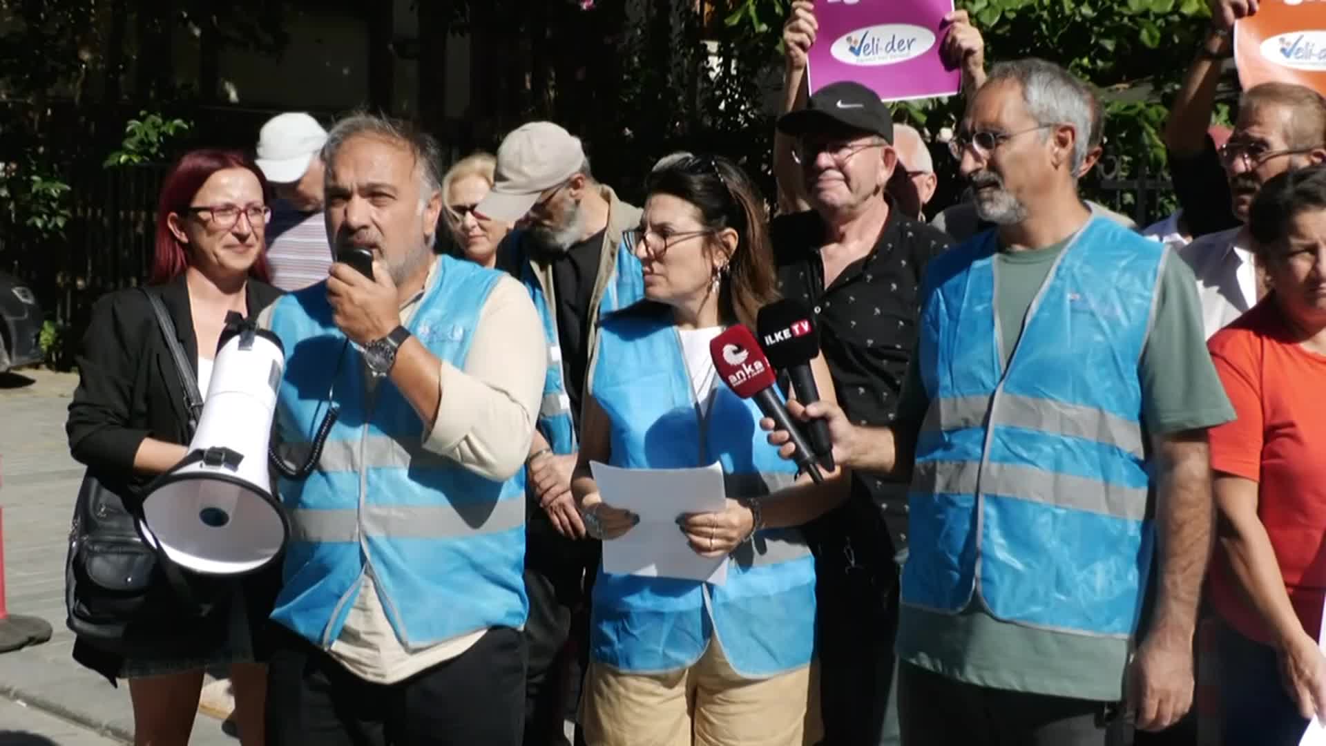 Veli-Der: "Okulda olması gereken 2 milyon 9 bin 480 örgün eğitim dışında, çocuklarımızın yüzde 45,2’si açlığı, yetersiz beslenmeyi yaşıyor"