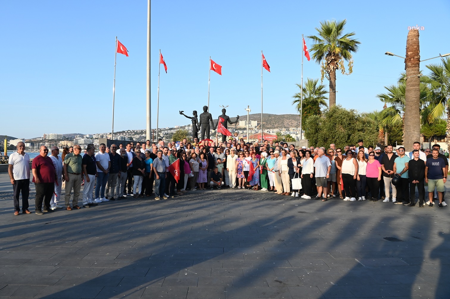 CHP Kuşadası İlçe Örgütü, partinin kuruluşunun 101'inci yılını kutladı
