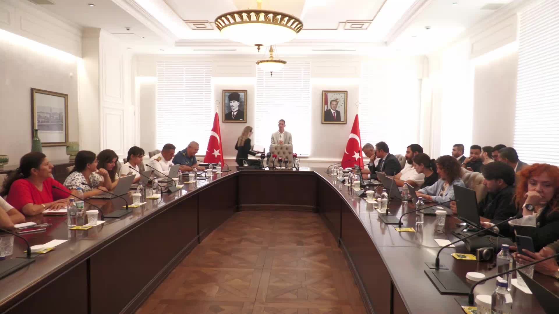İzmir Valisi Süleyman Elban: Çıkan yangınlarda herhangi bir sabotaj ve kasıt unsuruna rastlamadık, tamamının faillerini tespit ettik