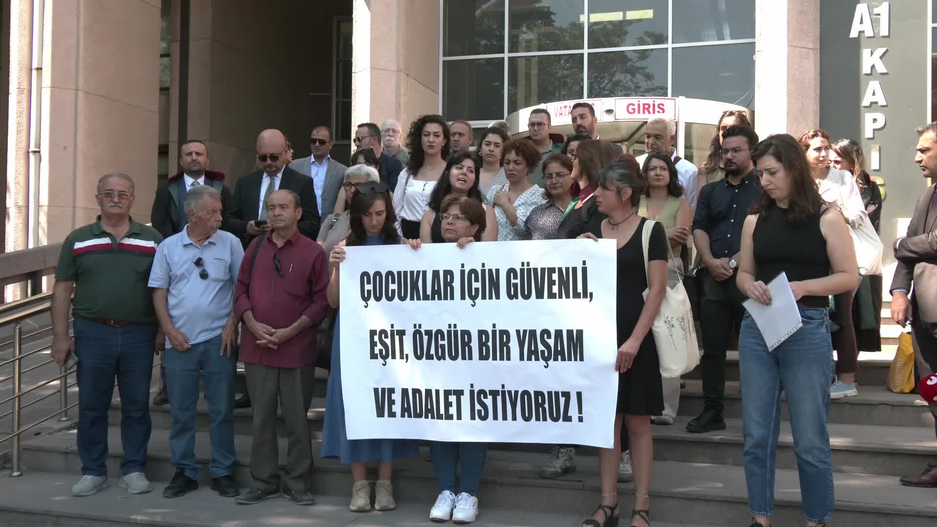 Hukuk meslek örgütleri Ankara Adliyesi önünden seslendi: Çocuklar için güvenli, eşit, özgür bir yaşam ve adalet istiyoruz