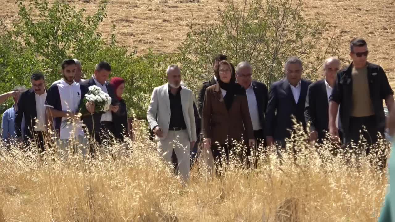 CHP heyeti, Narin’in kabrini ziyaret etti