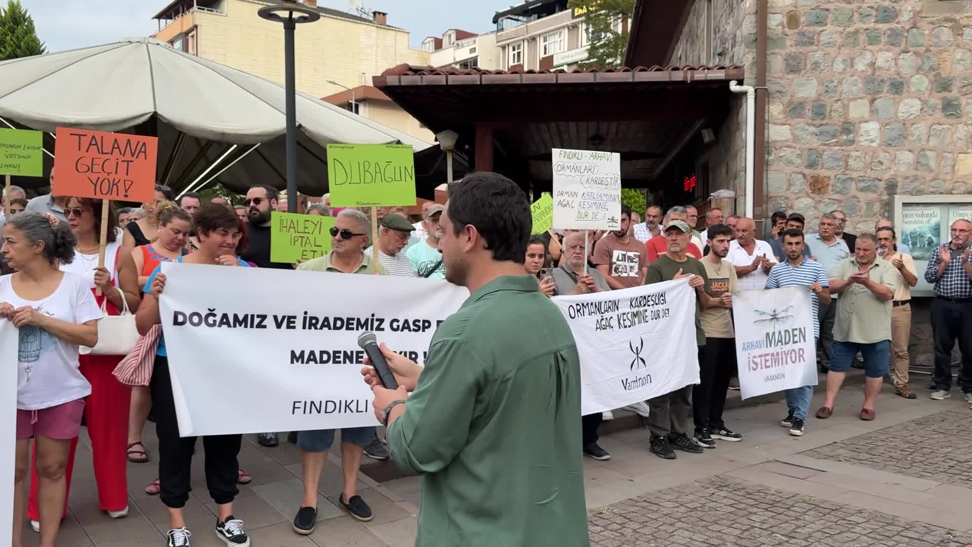 Rize’nin Fındıklı ilçesinde orman arazilerinin ihaleye açılmasına protesto