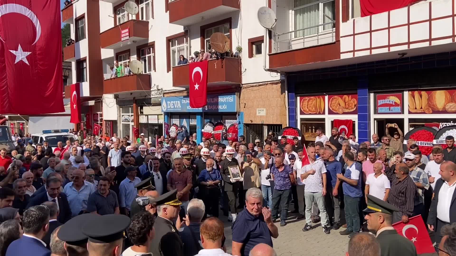 Şehit Piyade Üsteğmen Ömer Fatih Ayar Trabzon'da son yolculuğuna uğurlandı