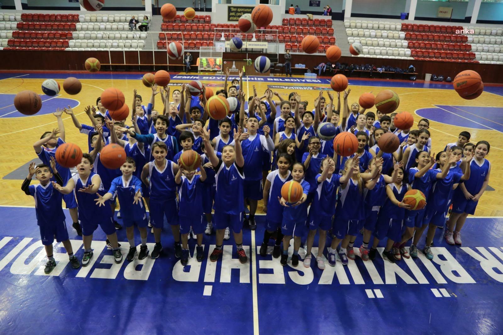 İzmir Büyükşehir Belediyesi yaz spor okullarından 25 bin kişi yararlandı