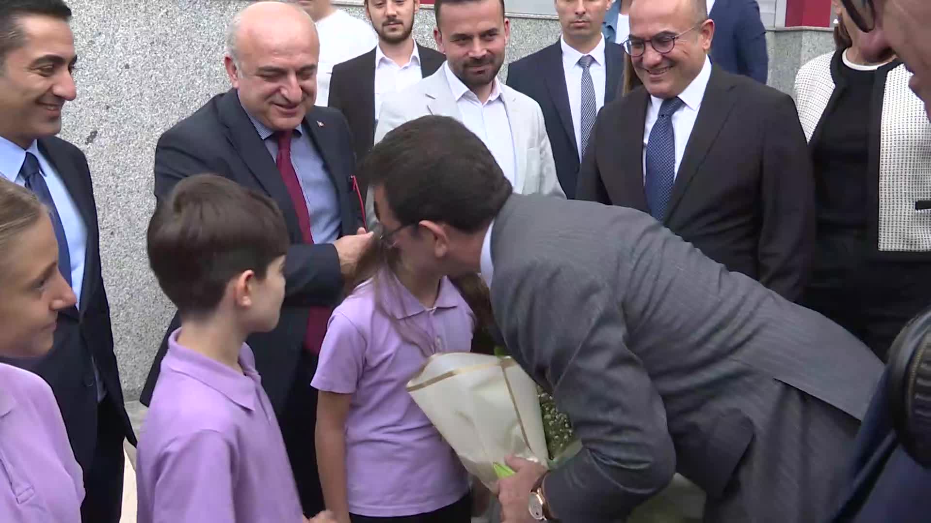 İBB'nin 40 bin öğrenciye kırtasiye seti dağıtımı başladı