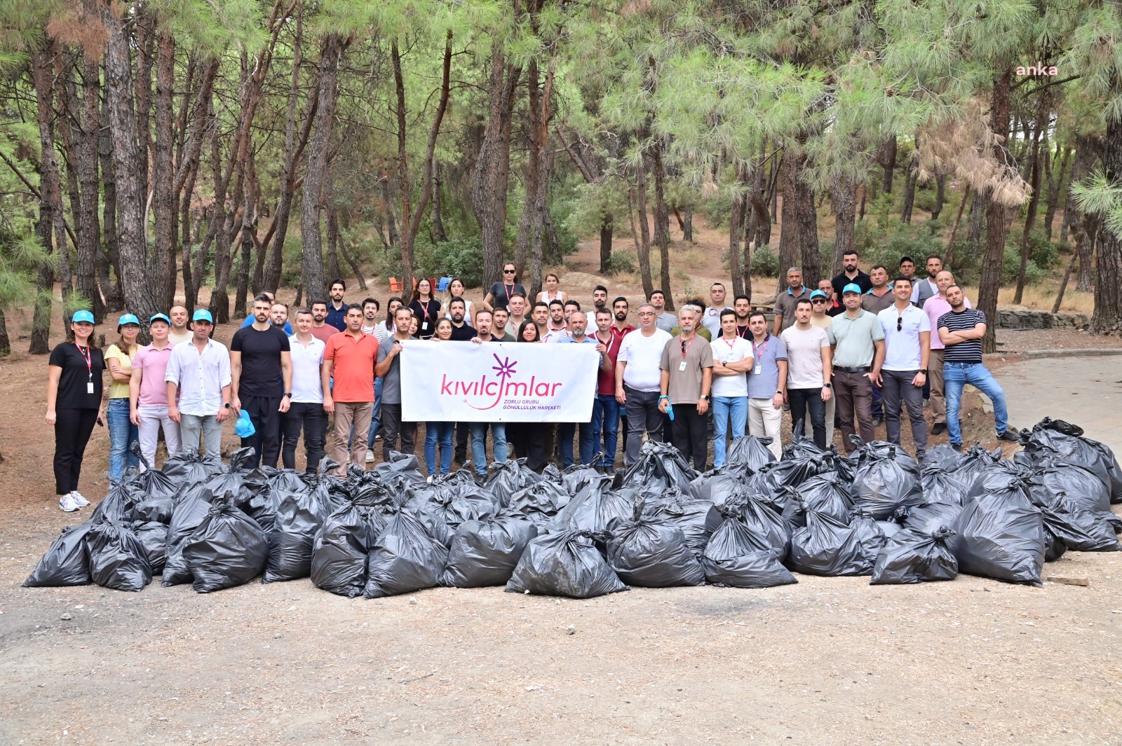 Manisa’da gönüllülerden çevre temizliği