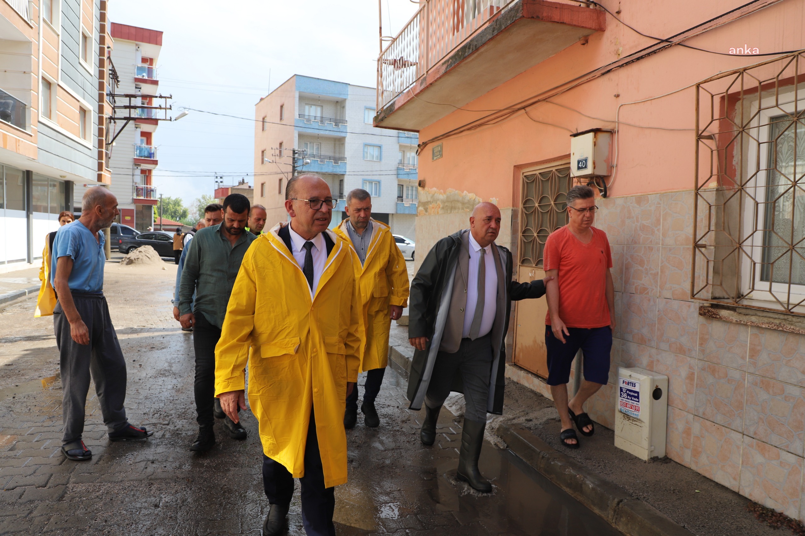 Turgutlu Belediye Başkanı Akın, şiddetli yağışın ardından incelemelerde bulundu