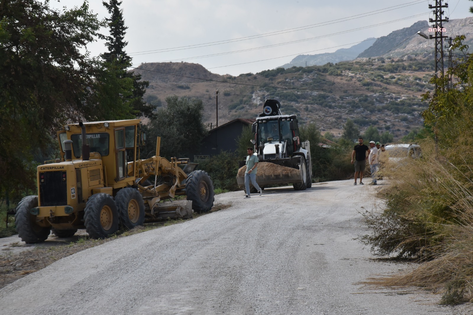 Ceyhan Belediyesi, Güzelevler Mahallesi'ndeki yol sorununu çözdü