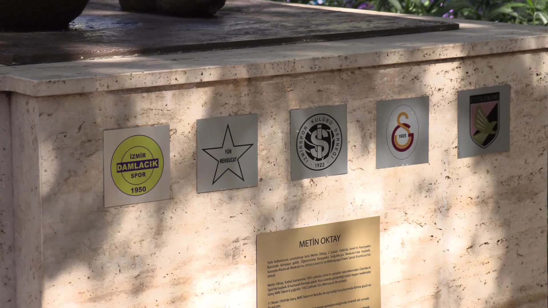 Türk futbolunun unutulmaz ismi Metin Oktay, ölüm yıl dönümünde Konak'ta anıldı