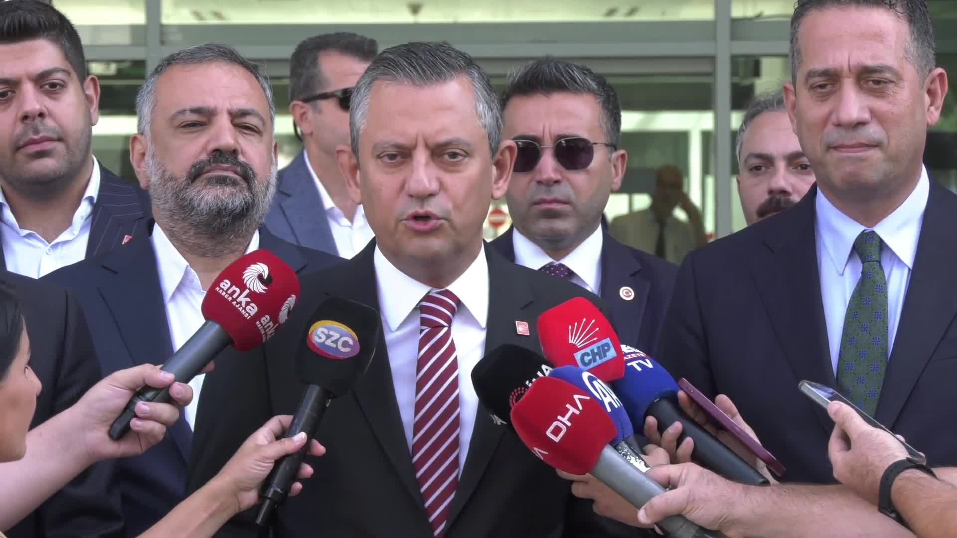 Özgür Özel: "Biz işimize bakıyoruz, Tayyip Bey kavgaya bakıyor. Ben kavga etmem, vatandaşın derdiyle dertlenirim