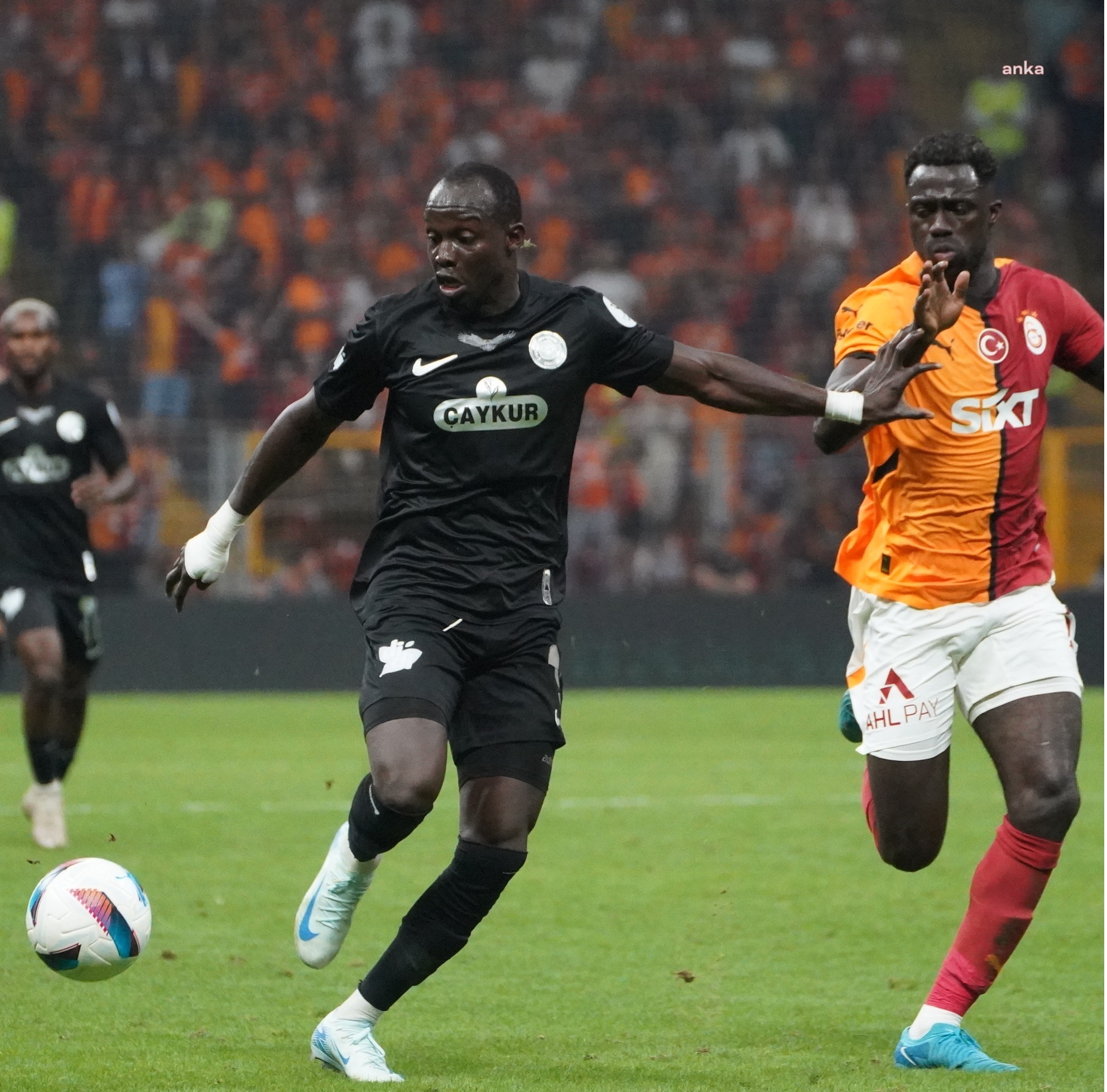 Galatasaray, Rizespor'u 5 -0 mağlup etti