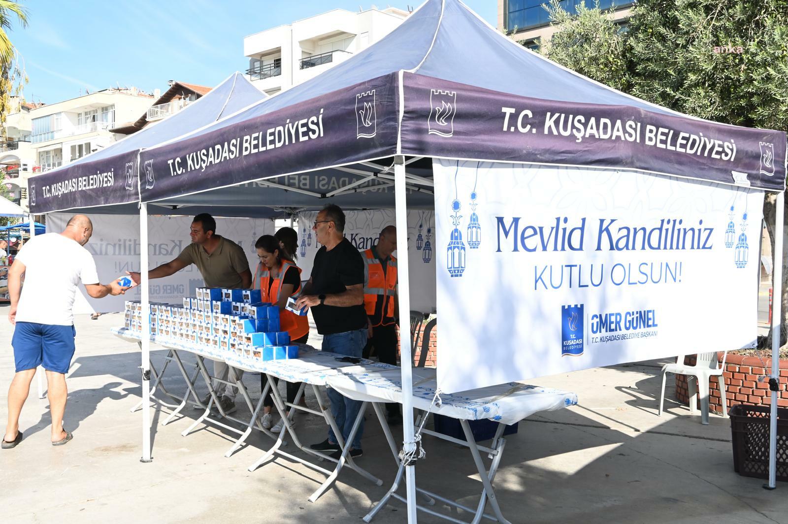 Kuşadası Belediyesi Mevlid Kandili'nde simit dağıttı
