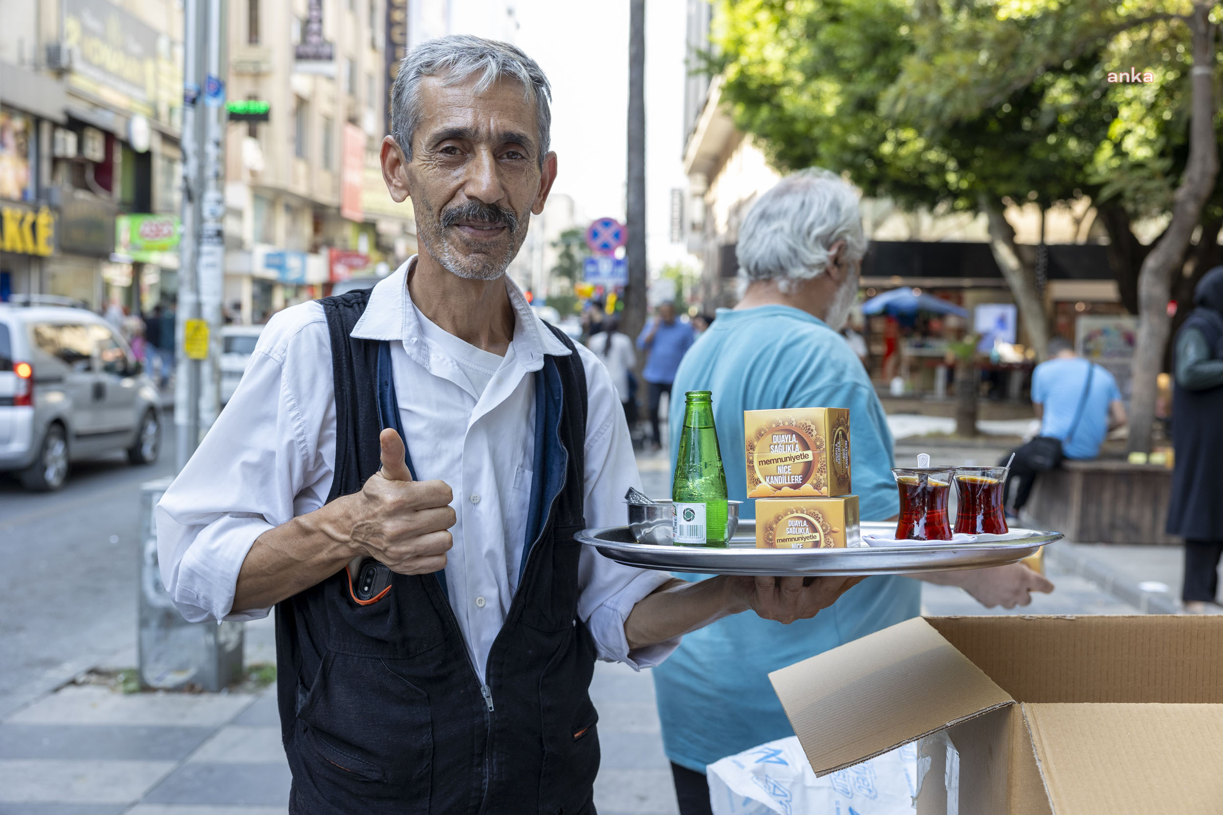 Mersin Büyükşehir Belediyesi, kentin farklı noktalarında kandil simiti dağıttı
