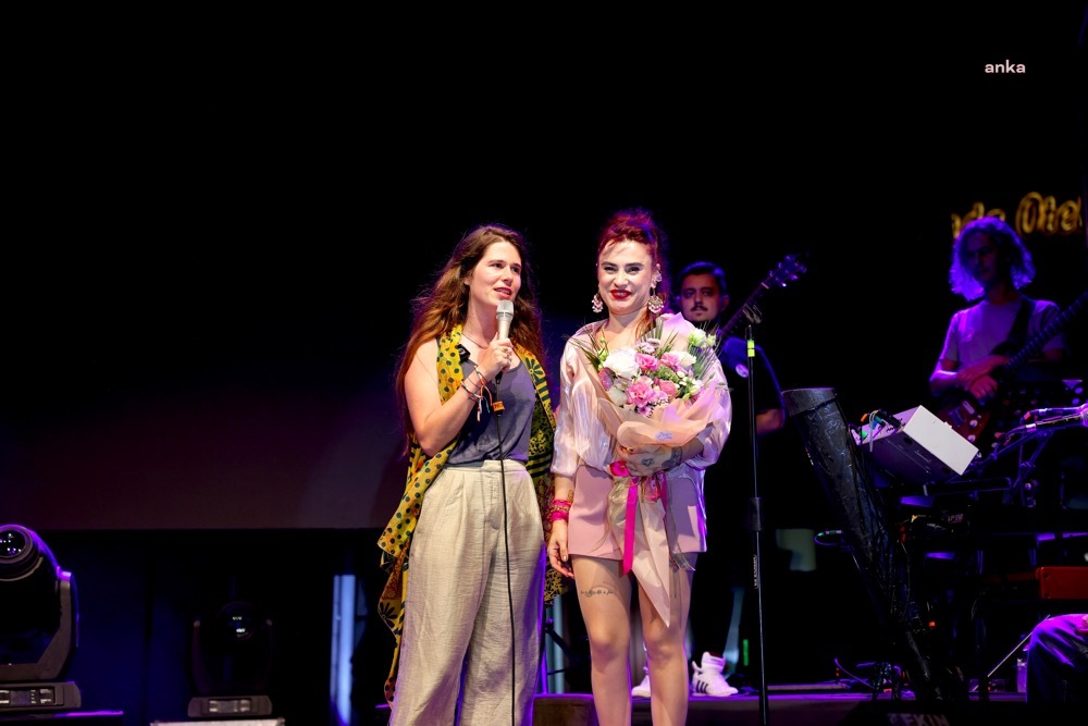 Çeşme Festivali’nin 2. gününde Ceylan Ertem rüzgârı