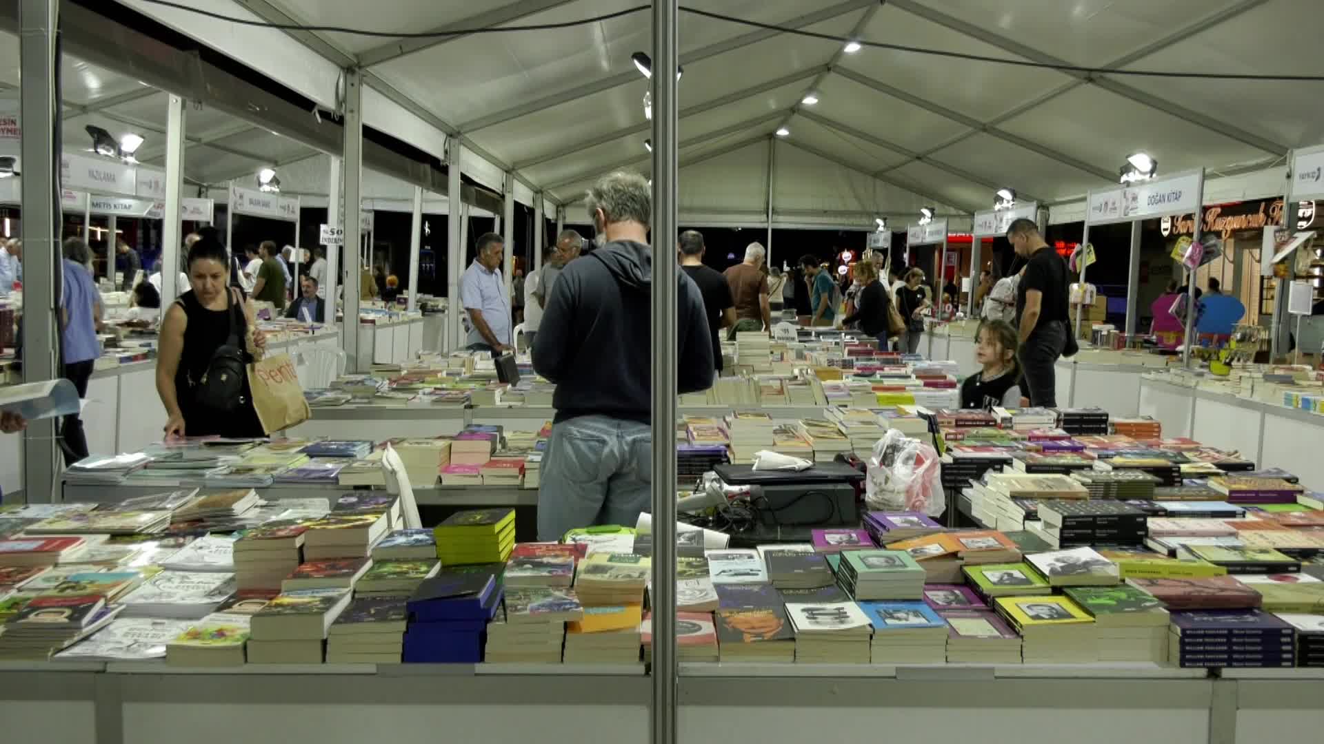 Maltepe Kitap Fuarı'nda 'Toplumcu belediyecilik ve kamuculuk' konuşuldu
