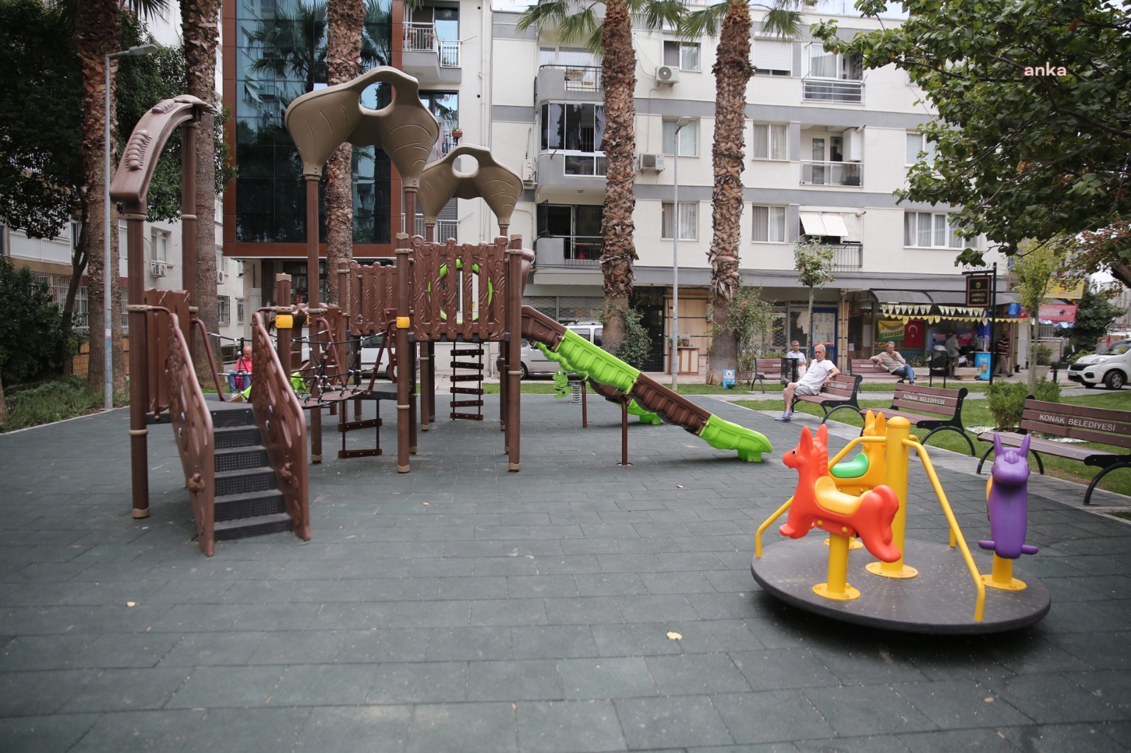 Konak’ın parkları yenileniyor