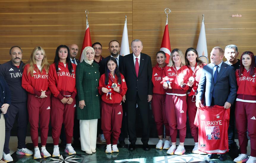 Cumhurbaşkanı Erdoğan, Türkiye Milli Paralimpik Takımı sporcularıyla bir araya geldi