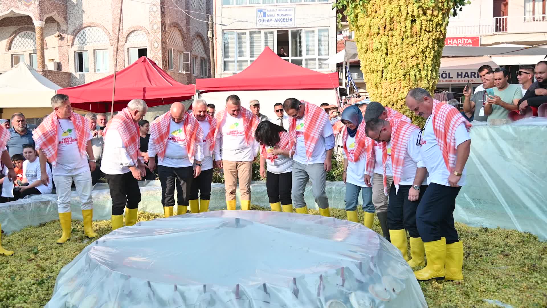 Manisa Sarıgöl'de "16’ncı Sultani Üzüm Festivali” coşkusu yaşandı