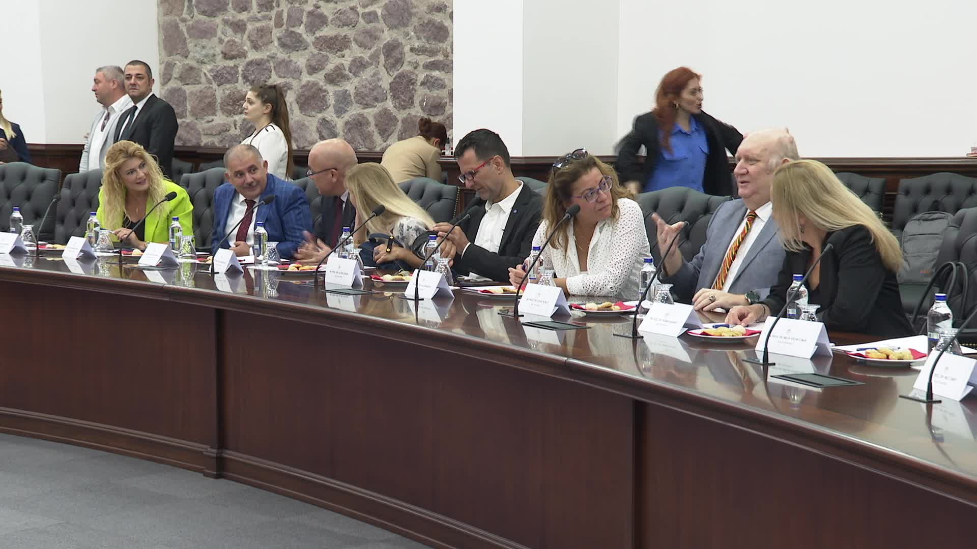 İzmir Körfezi için 'Acil Eylem Planı' toplantısı… Başkan Tugay: “Kendi üzerimize düşen sorumluluğu yerine getirmenin yanı sıra diğer konularda da özveriyle çalışacağız”
