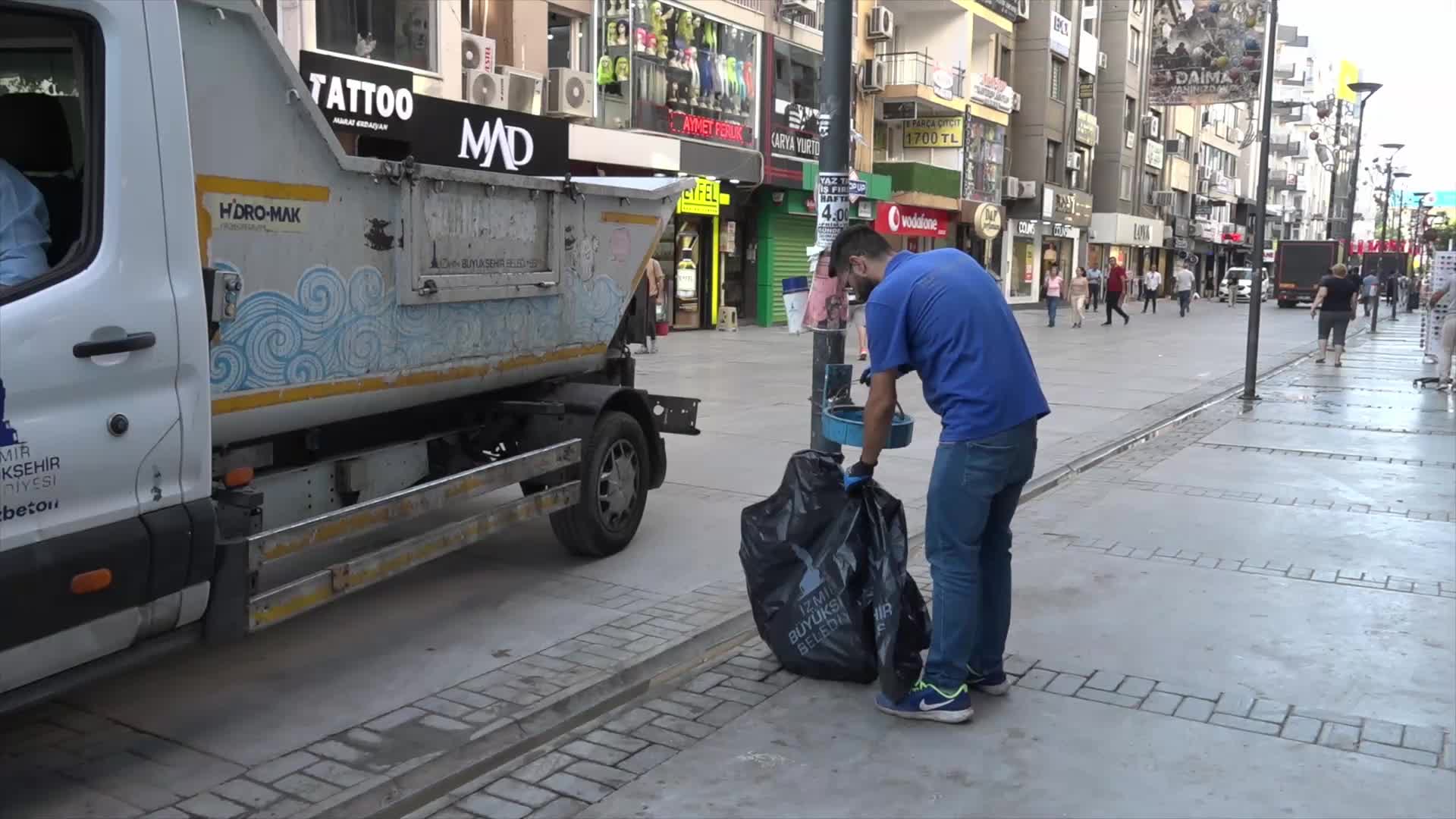 Günde 22 bin kilometre yol kat ediliyor: İzmir’de çöpün yolculuğu 2 günde “bir dünya turu” kadar