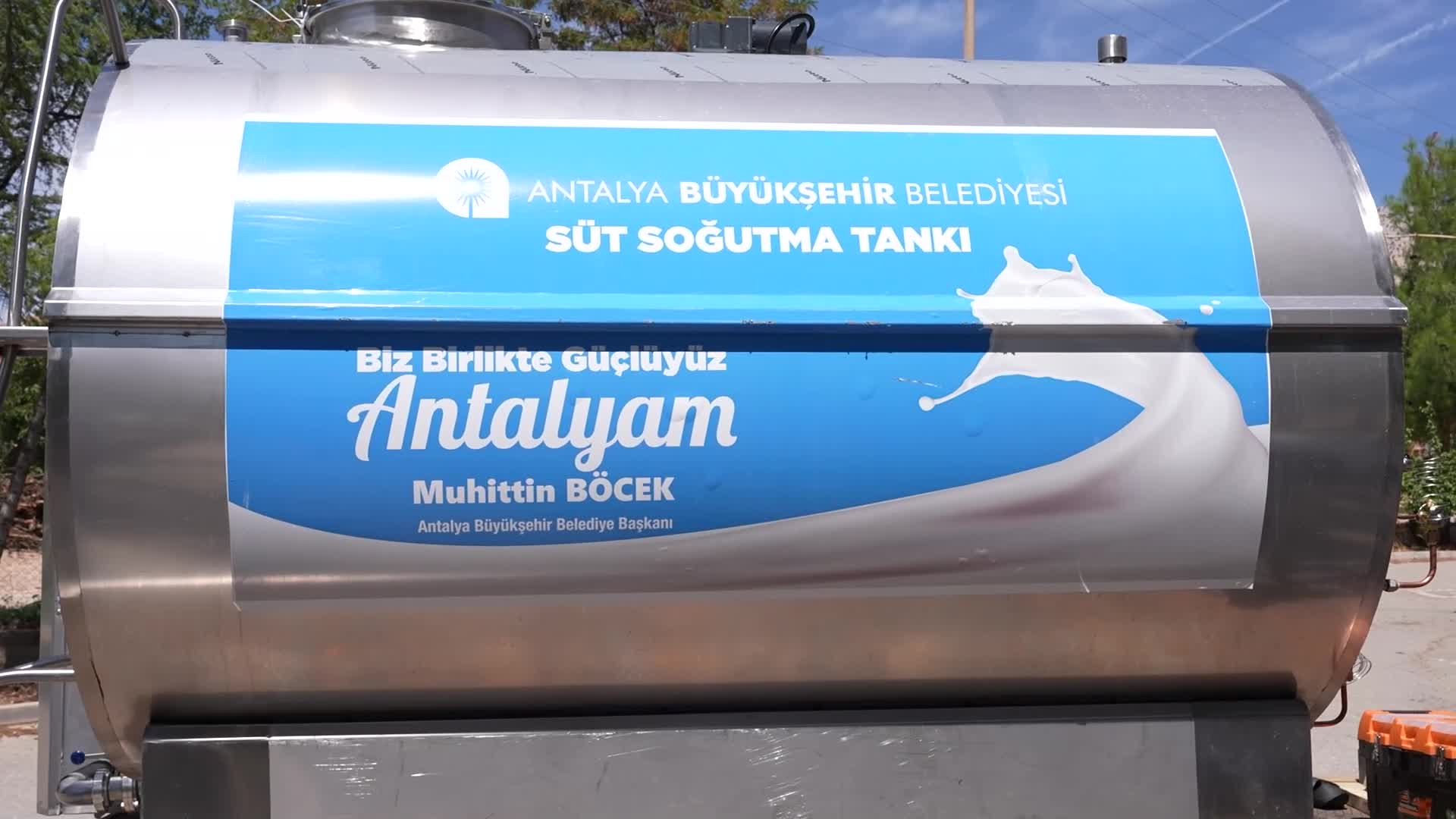 Antalya Büyükşehir Belediyesi’den Elmalı Kışla'ya süt tankı desteği