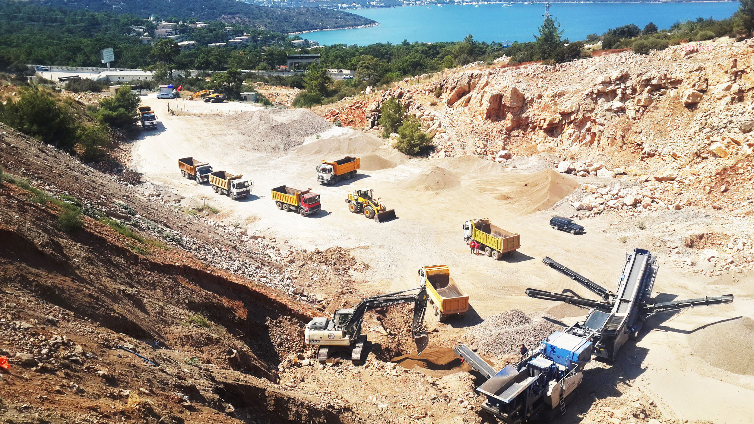 Muğla Büyükşehir Belediyesi, hafriyat kamyonlarını uydu sistemiyle takip ediyor