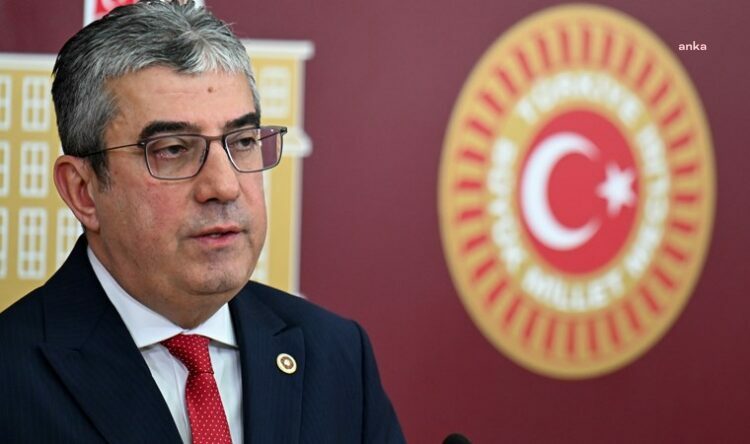 Gökhan Günaydın, Bakan Tekin’e taşımalı eğitimin kaldırılmasını sordu: “Bu değişiklik kız çocuklarının okulu terk etme ve erken yaşta evliliğe zorlanma eğilimini daha da güçlendirmeyecek mi?”