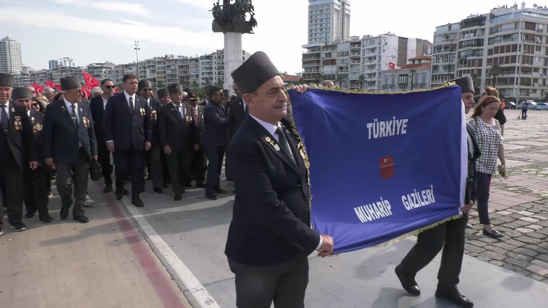 İzmir'de 19 Eylül Gaziler Günü yürüyüş ve tören düzenlendi