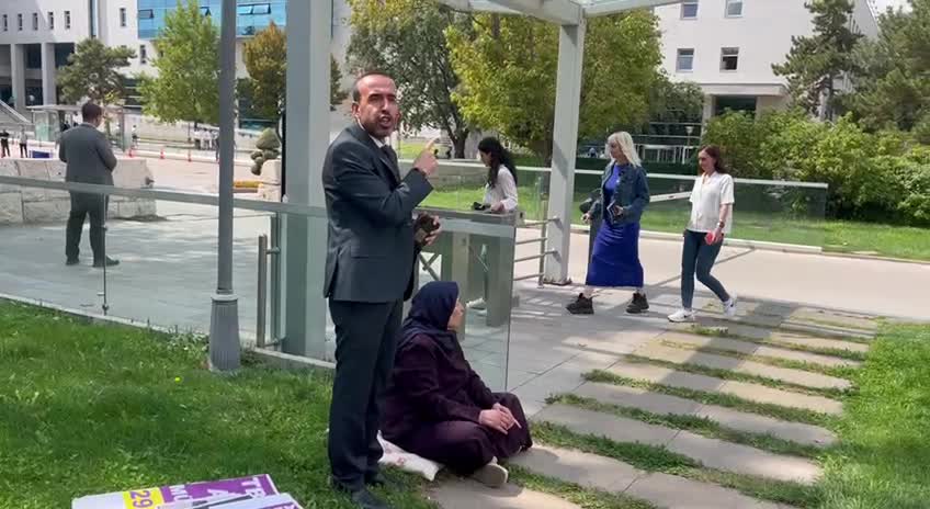 TBMM'de, adalet nöbetinin 29. gününde Emine Şenyaşar'a polis engeli