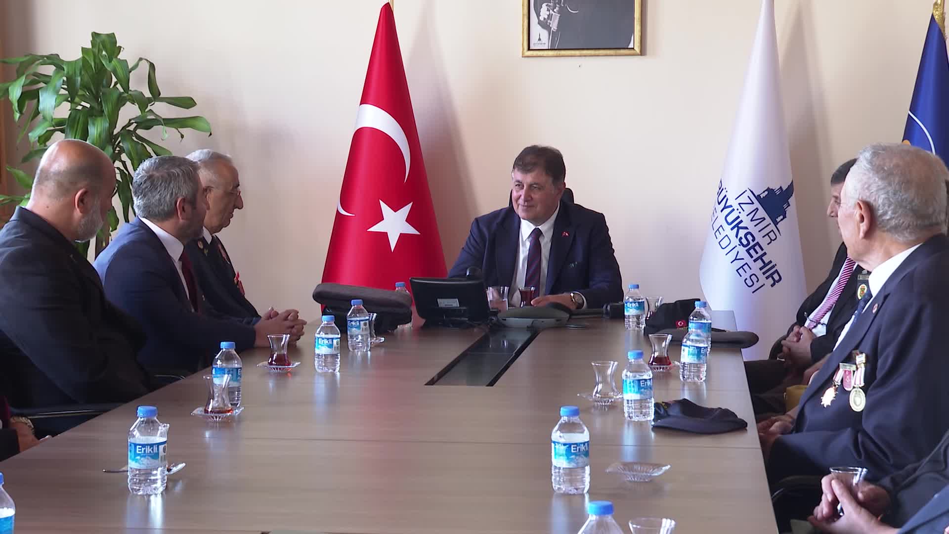 Başkan Tugay gazi derneklerini ağırladı: “Bizim için değerlisiniz”