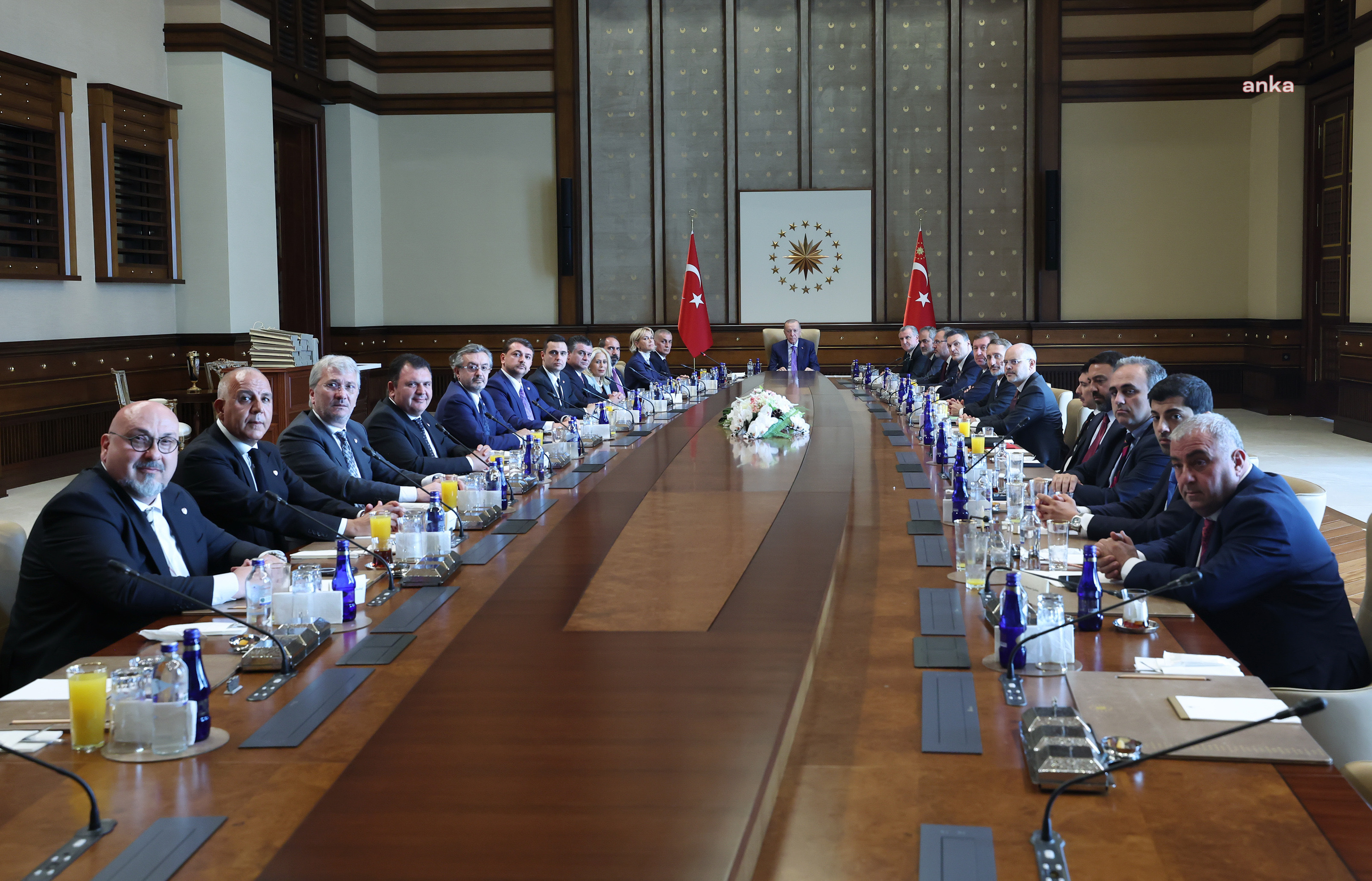 Cumhurbaşkanı Erdoğan, TFF Başkanı  Hacıosmanoğlu ve yönetim kurulu üyelerini kabul etti