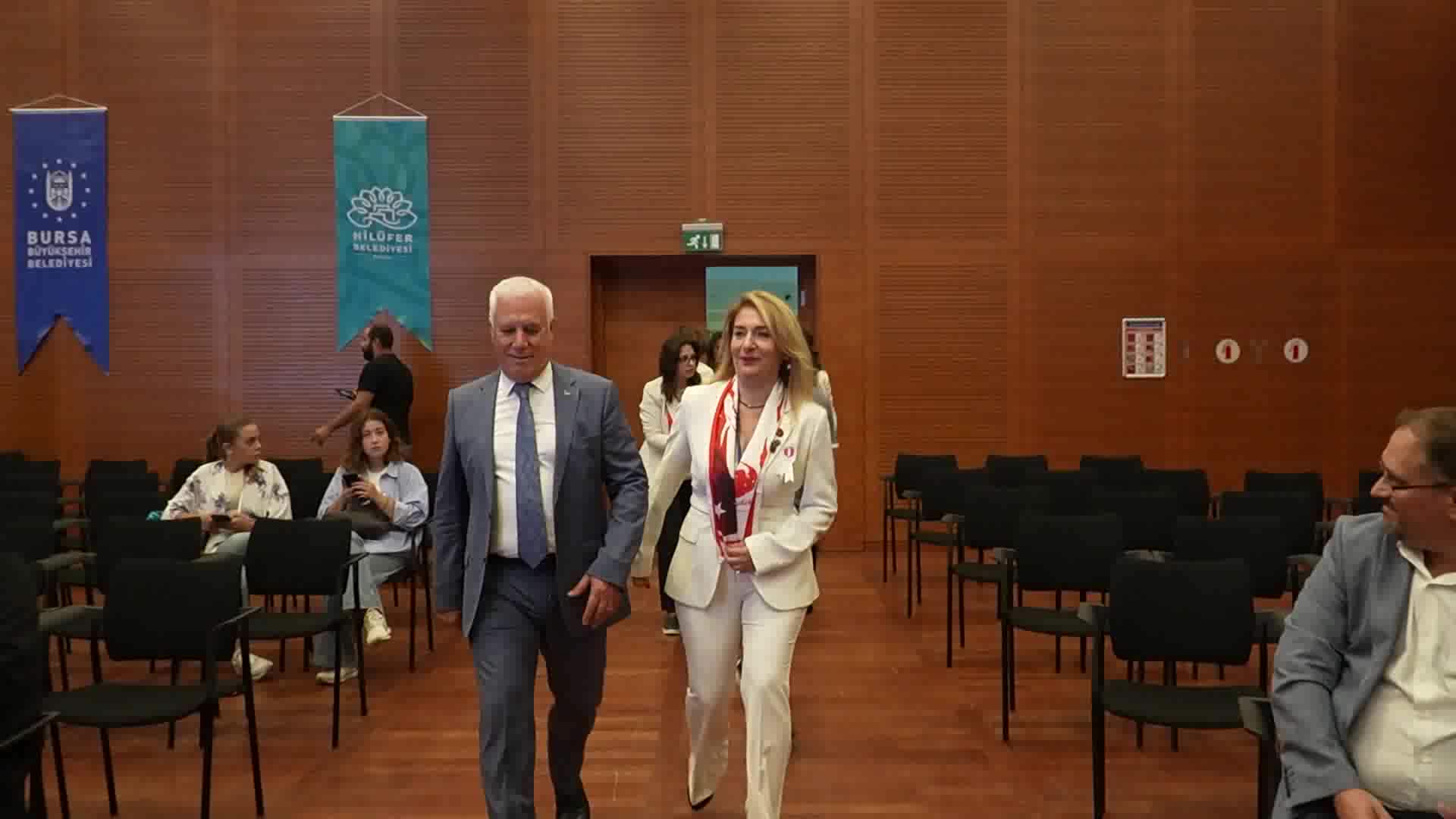 Bursa Büyükşehir Belediye Başkanı Bozbey: “Ata’mızın kadınlar için ortaya koyduğu vizyonu daha ileriye taşımak, hepimizin ortak sorumluluğudur”