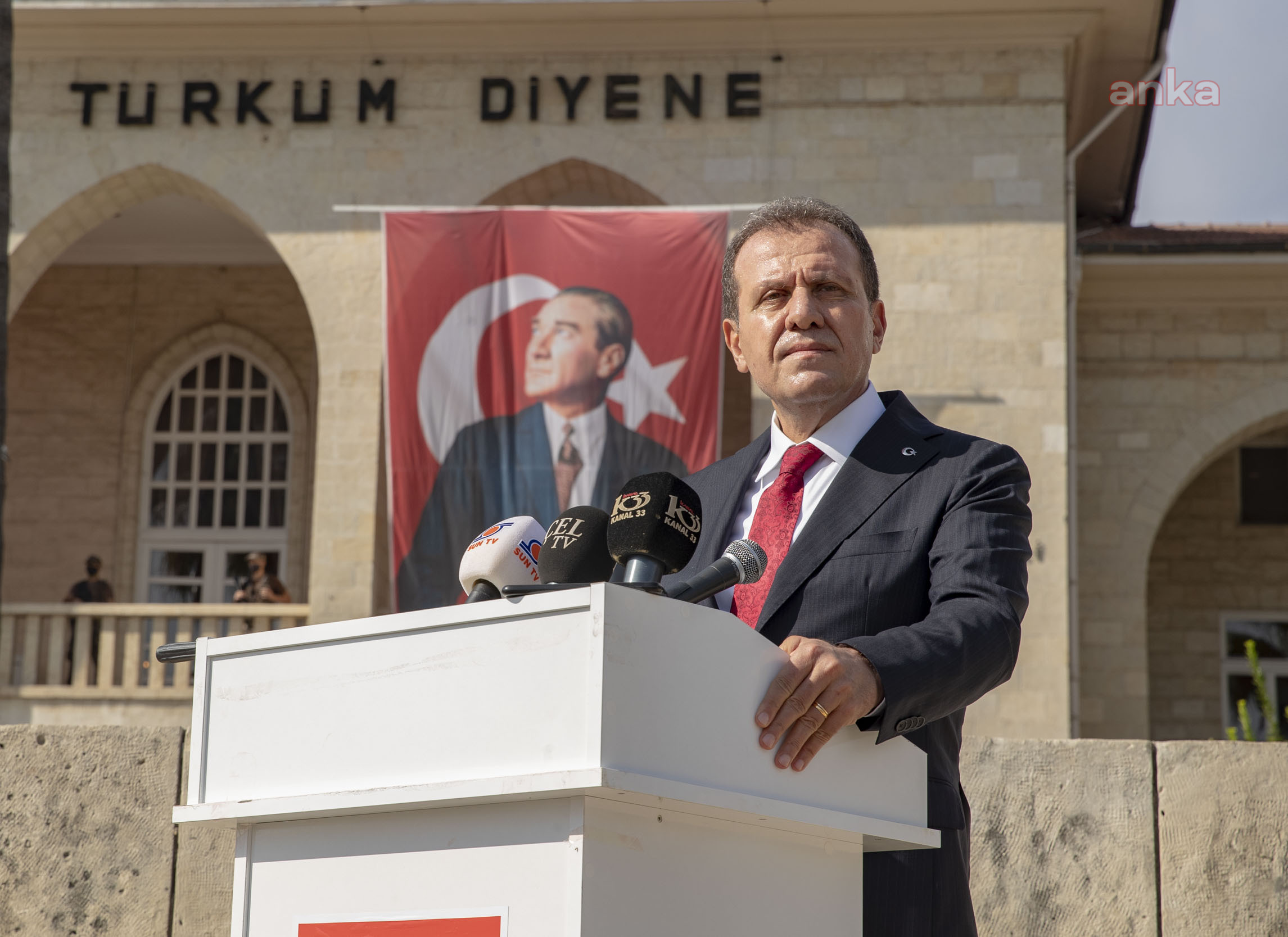 VAHAP SEÇER, CUMHURİYET BAYRAMI KUTLAMALARI KAPSAMINDA ATATÜRK ANITI’NA ÇELENK BIRAKTI