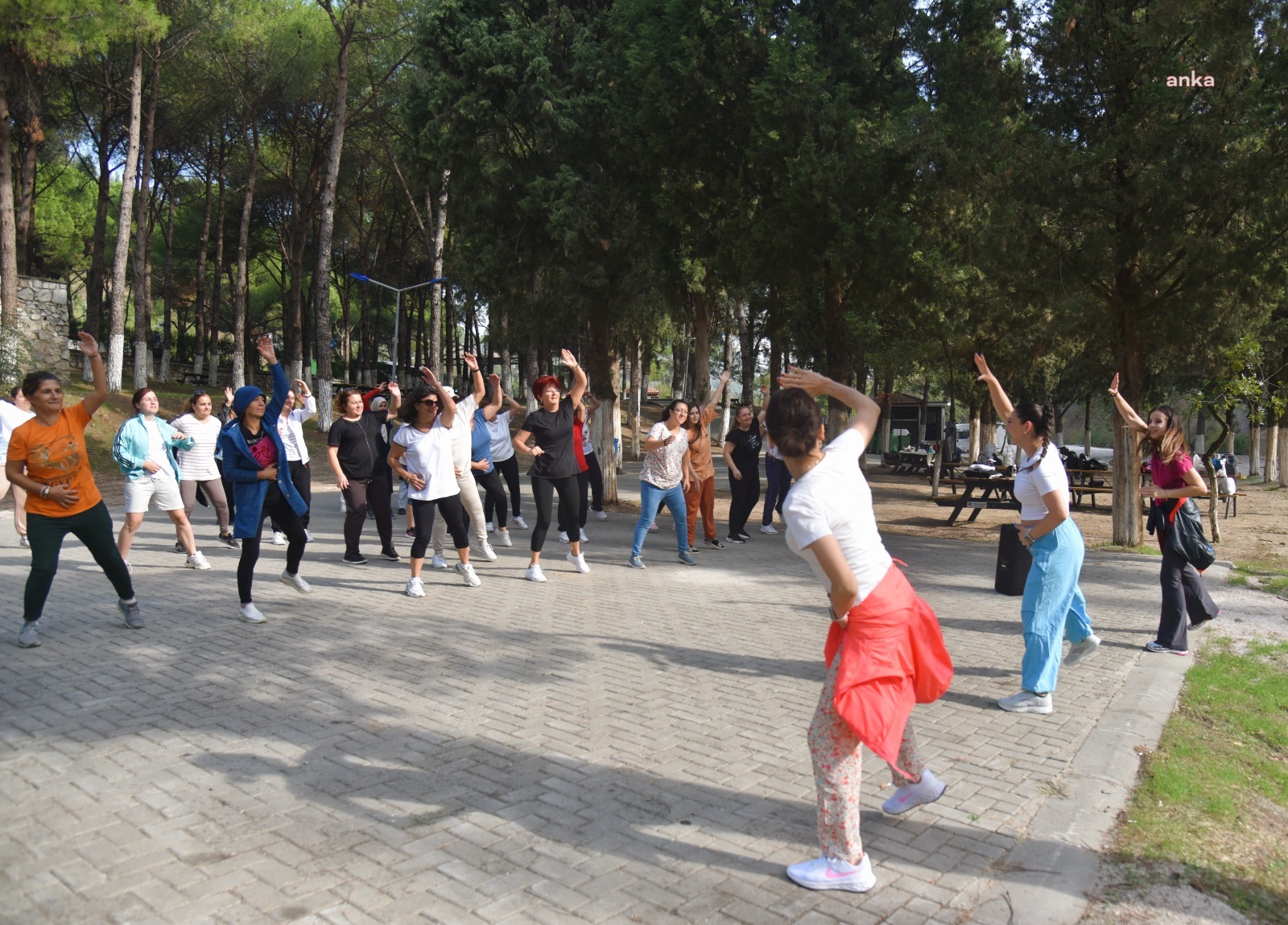 Yunusemreli kadınlar, Avrupa Hareketlilik Haftası'nda açık havada spor yaptı