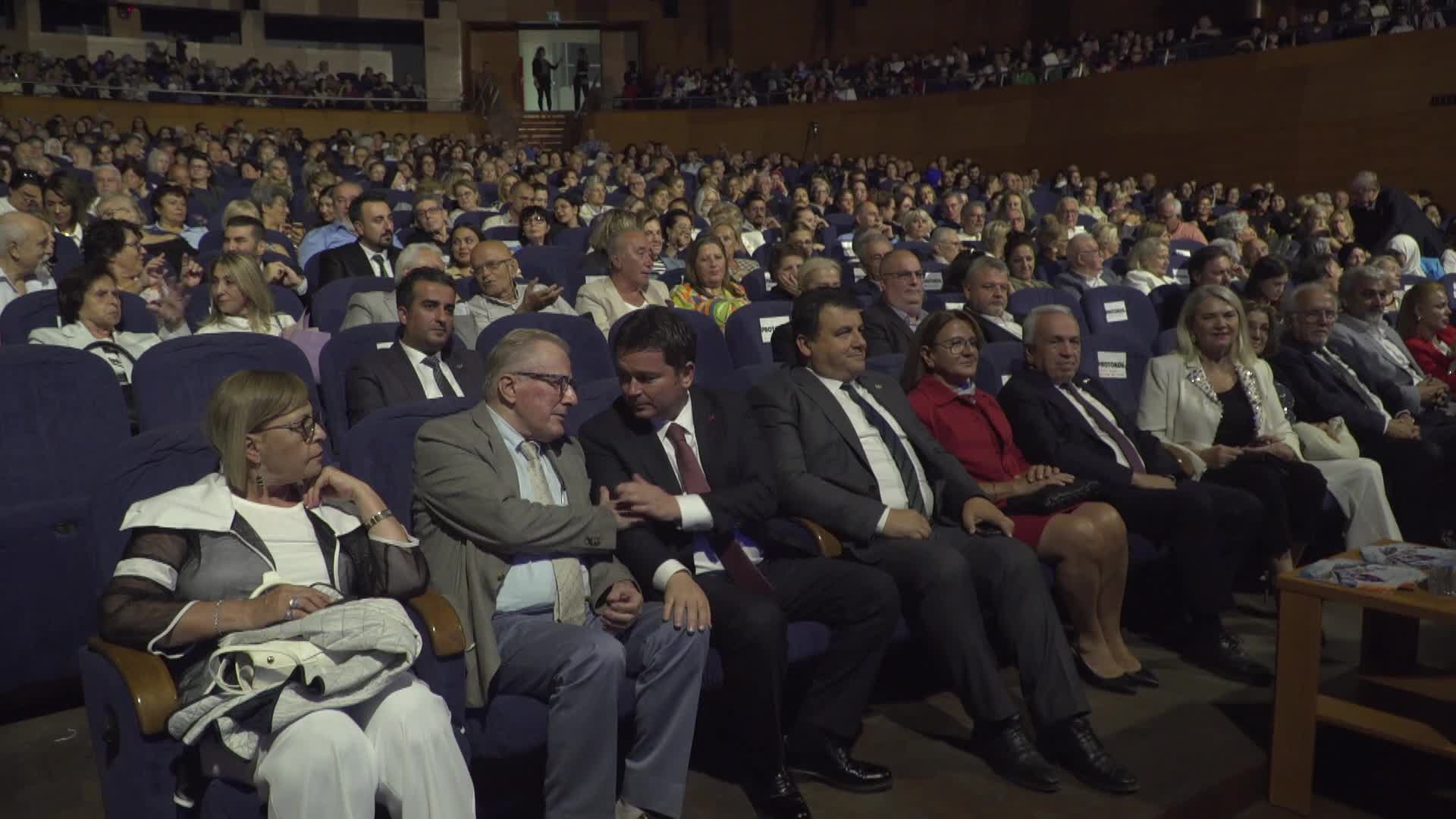 Osmangazi Belediyesi, 'Sanat Güneşi' Zeki Müren’i andı
