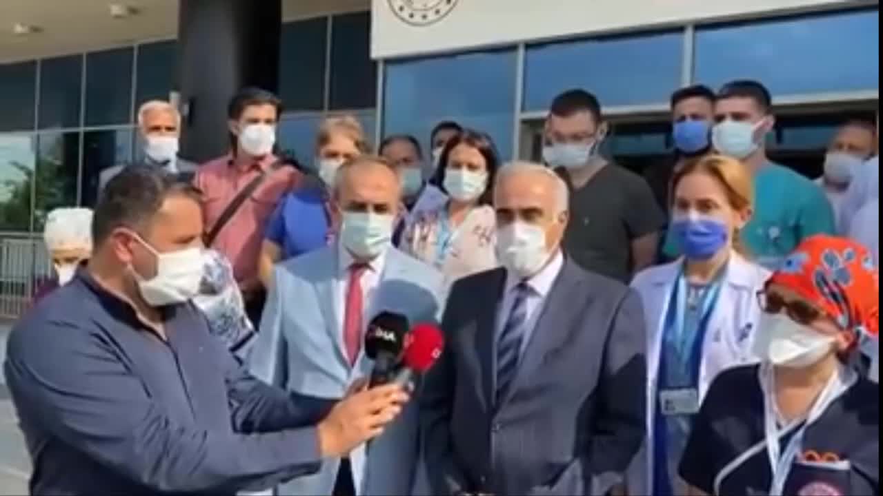 23 GÜNDÜR HASTANEDE KORONAVİRÜS TEDAVİSİ GÖREN CHP'Lİ AZİZ AYDINLIK TABURCU OLDU