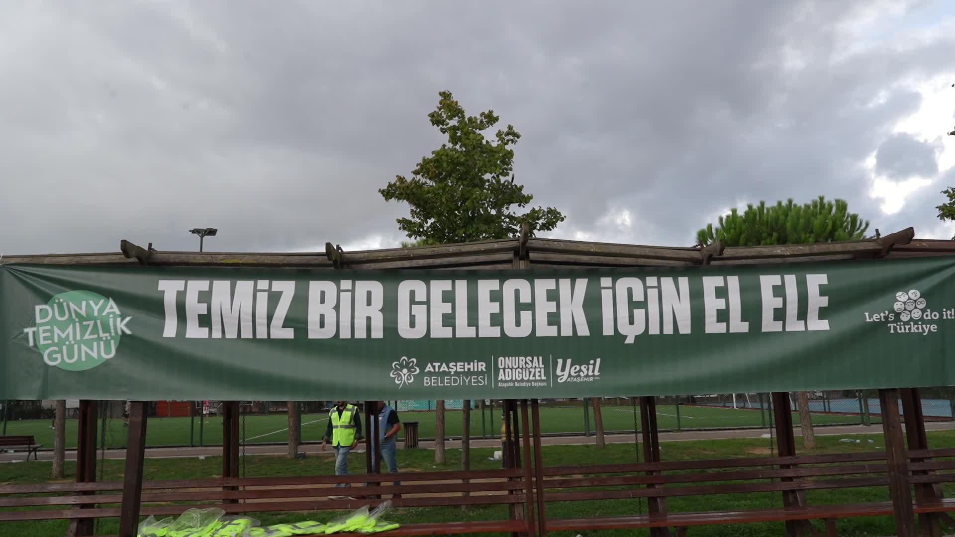 Ataşehir'de Dünya Temizlik Günü etkinliği... Başkan Adıgüzel ve doğaseverler parkta çöp topladı