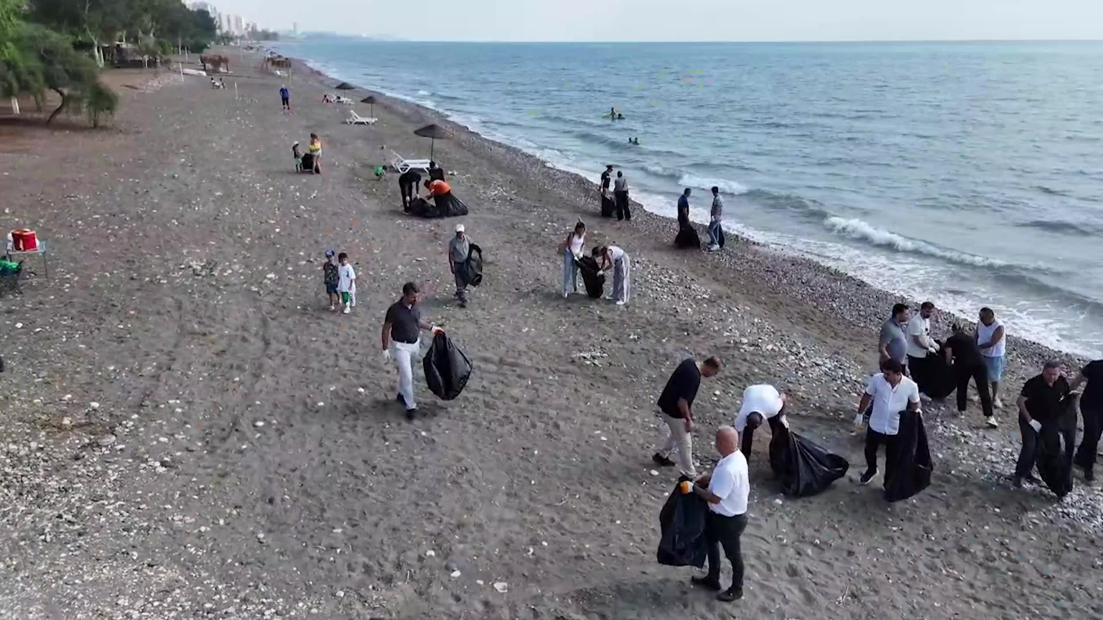 Mezitli Belediyesi, Tece Sahili'nde çevre temizliği etkinliği düzenledi