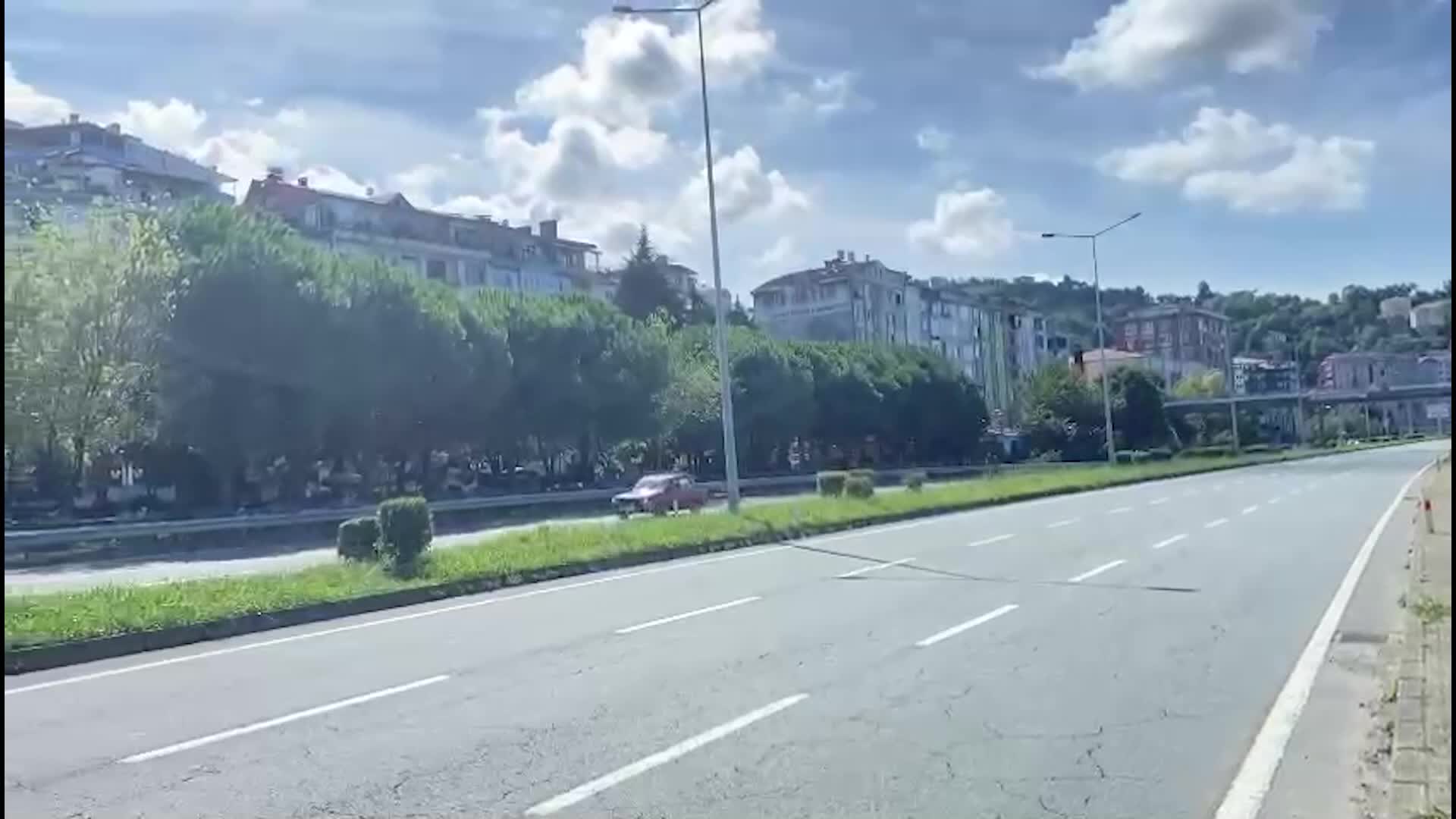 CHP’li Başkan Çakır şikayetçi oldu, Pazar 4 Nolu Motorlu Taşıyıcılar Kooperatifi'nde yolsuzluk iddialarıyla ilgili dava açıldı. Kooperatif Başkanı Turan Karahan: “Üyelikten ihraç ettiğim kişilerin hepsi CHP’lidir. Adam olsalardı ihraç etmezdim”